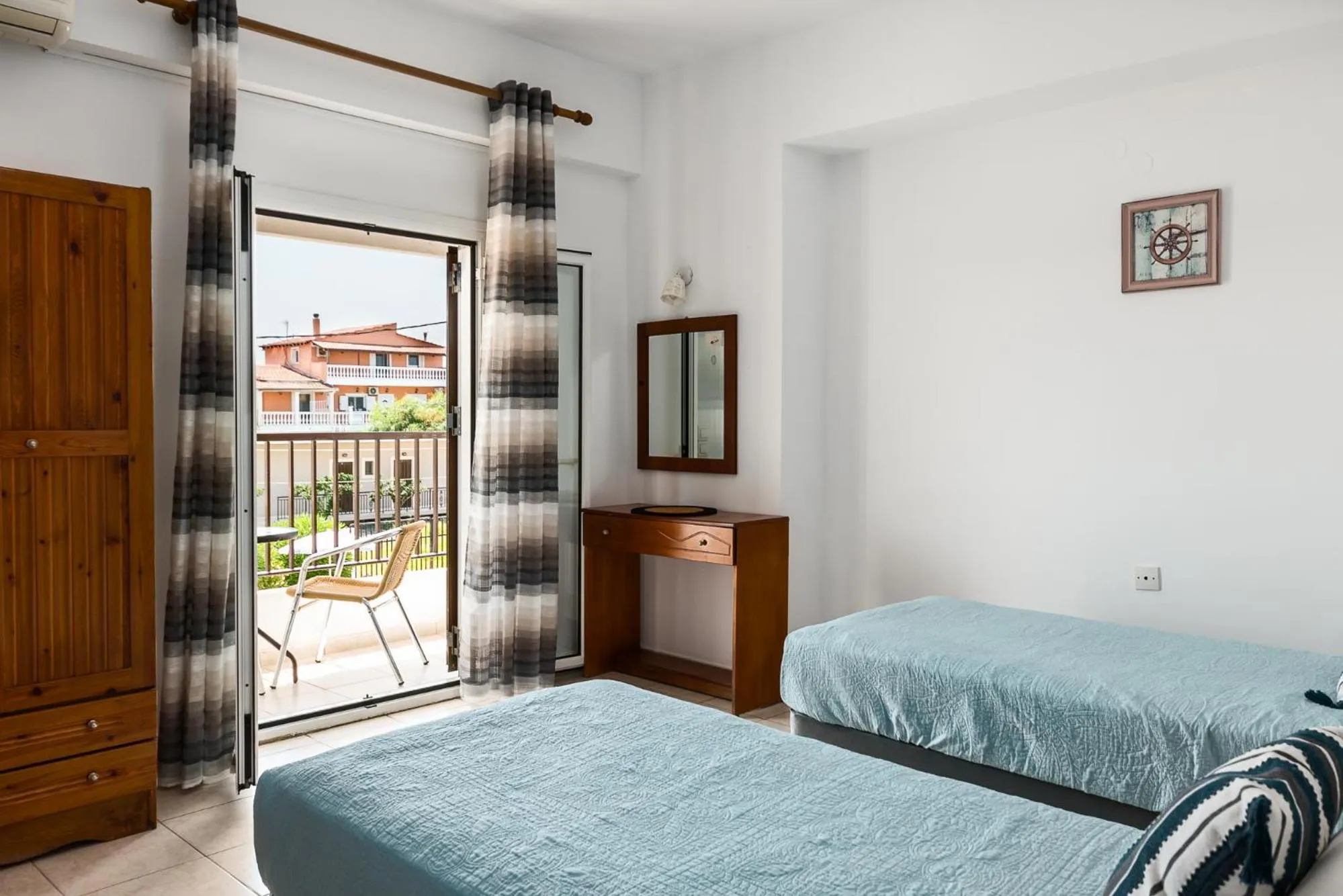 Bed in Dora Pool Studios by Konnect,150m from the Beach