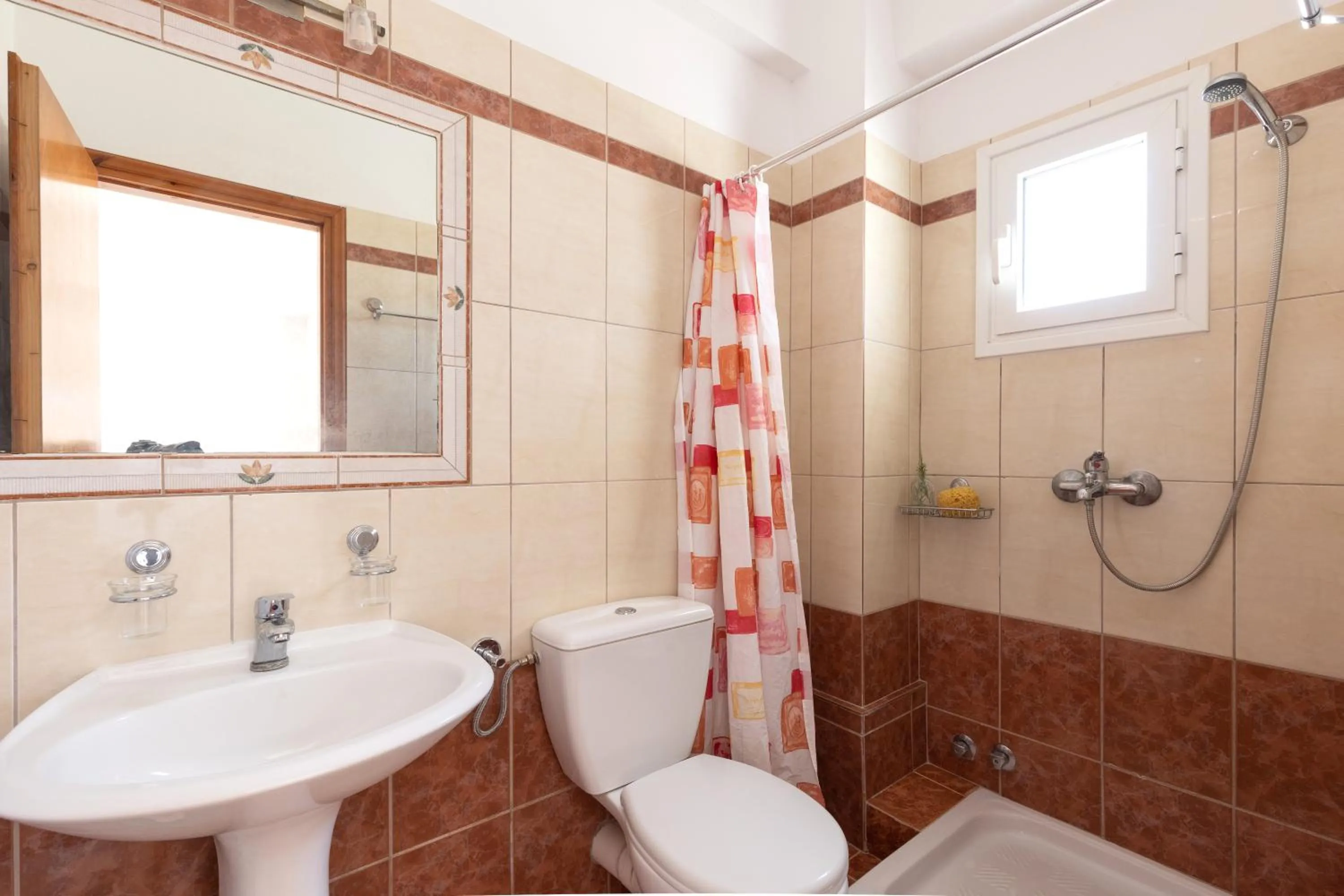 Shower in Dora Pool Studios by Konnect,150m from the Beach