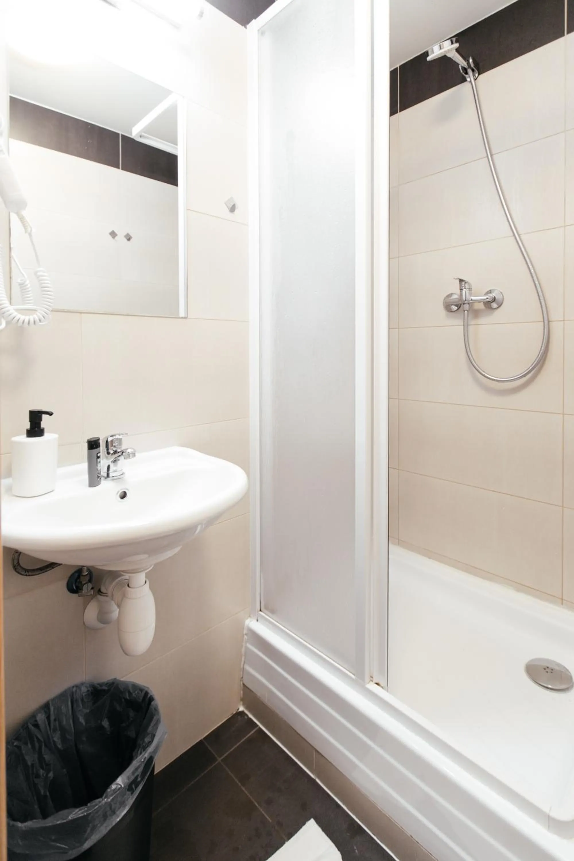 Shower in Hostel Mandarinka