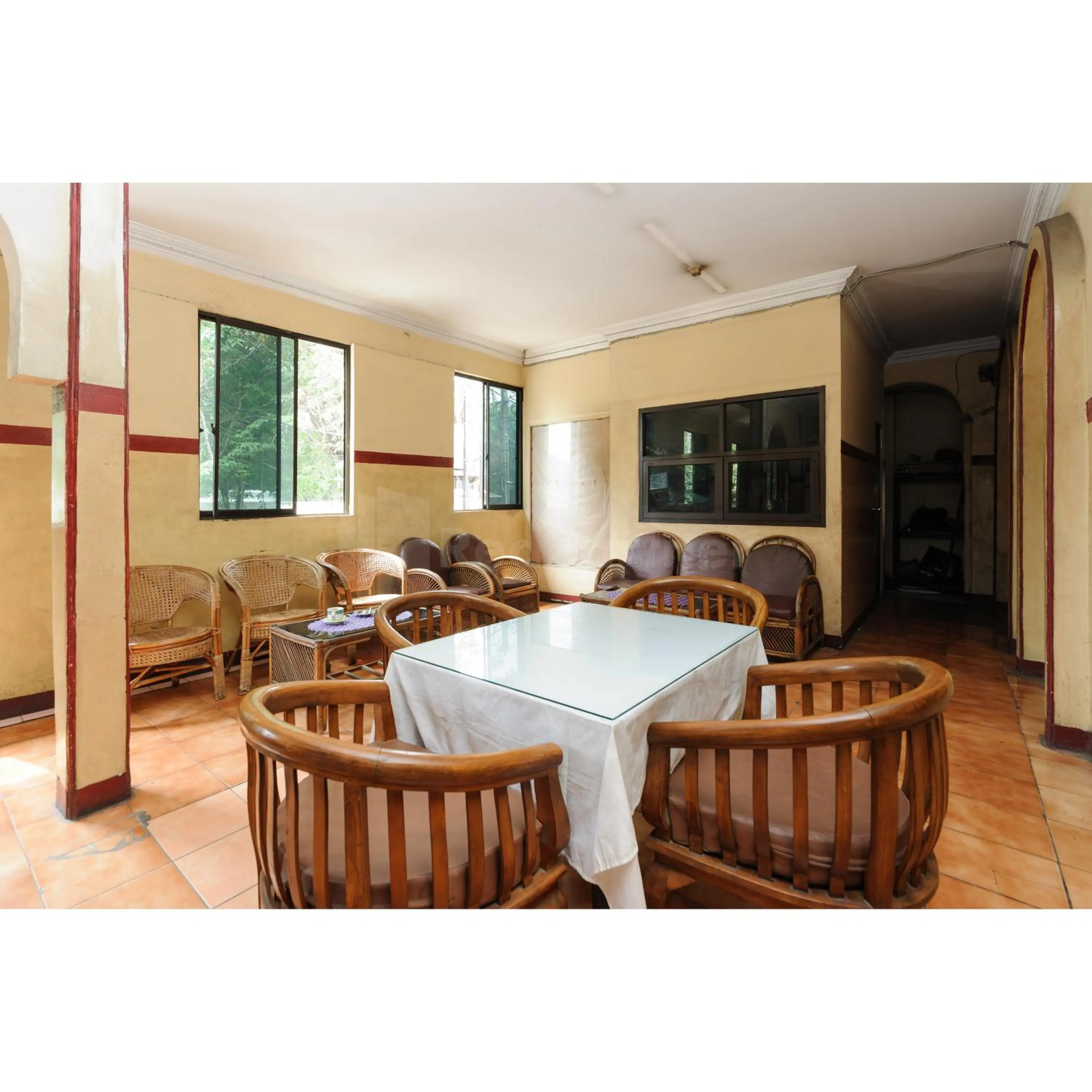 Seating area in Hotel Al Hakim Syariah Redpartner