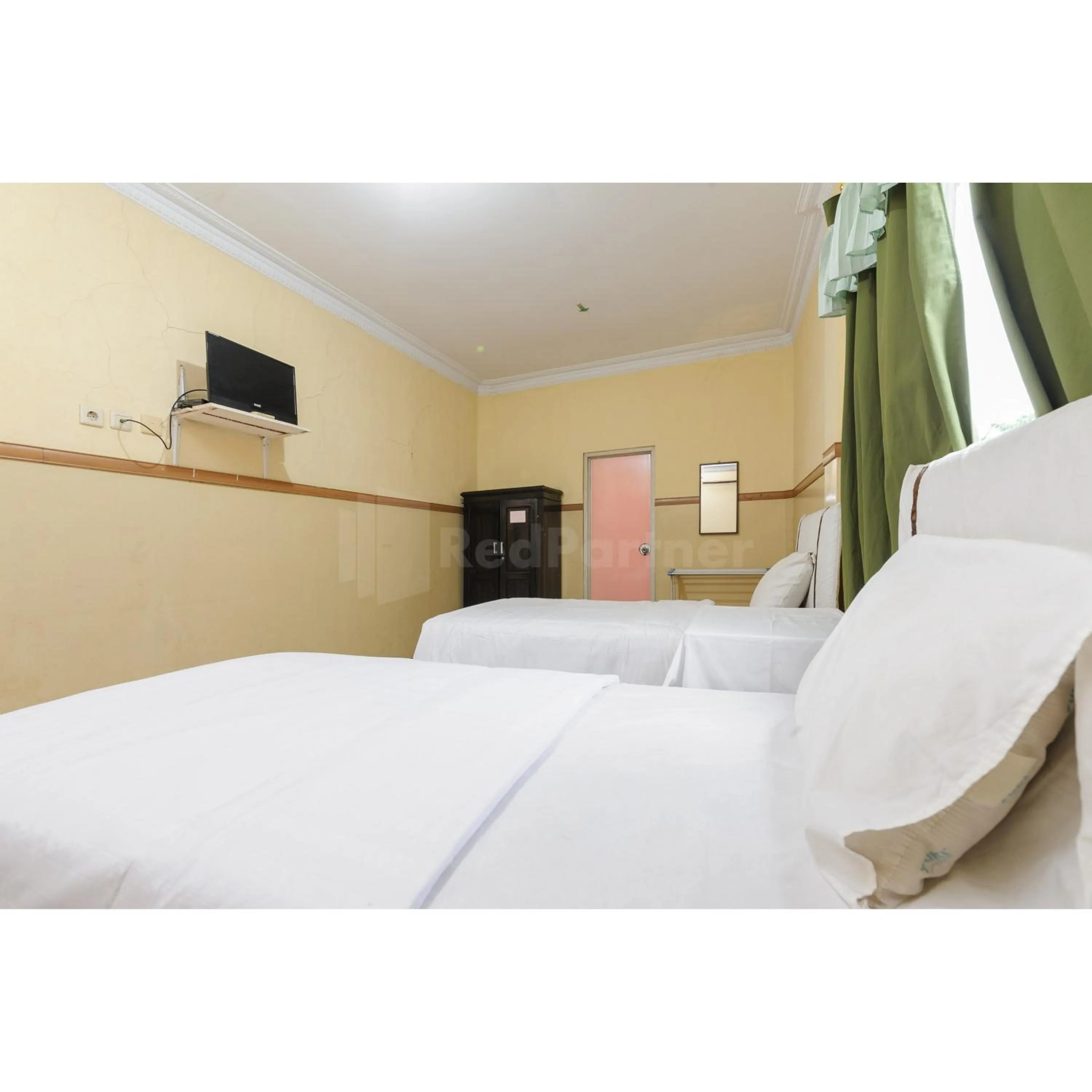 Bedroom, Bed in Hotel Al Hakim Syariah Redpartner