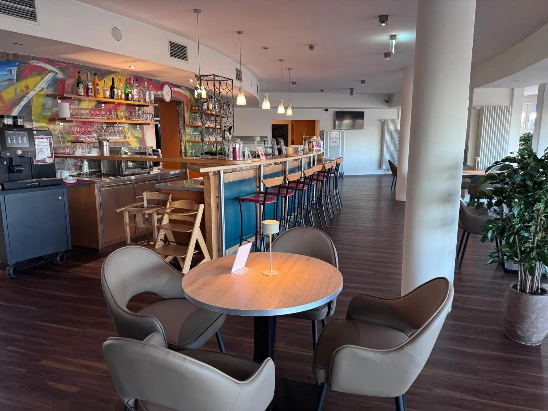 Lounge or bar in Highway Hotel