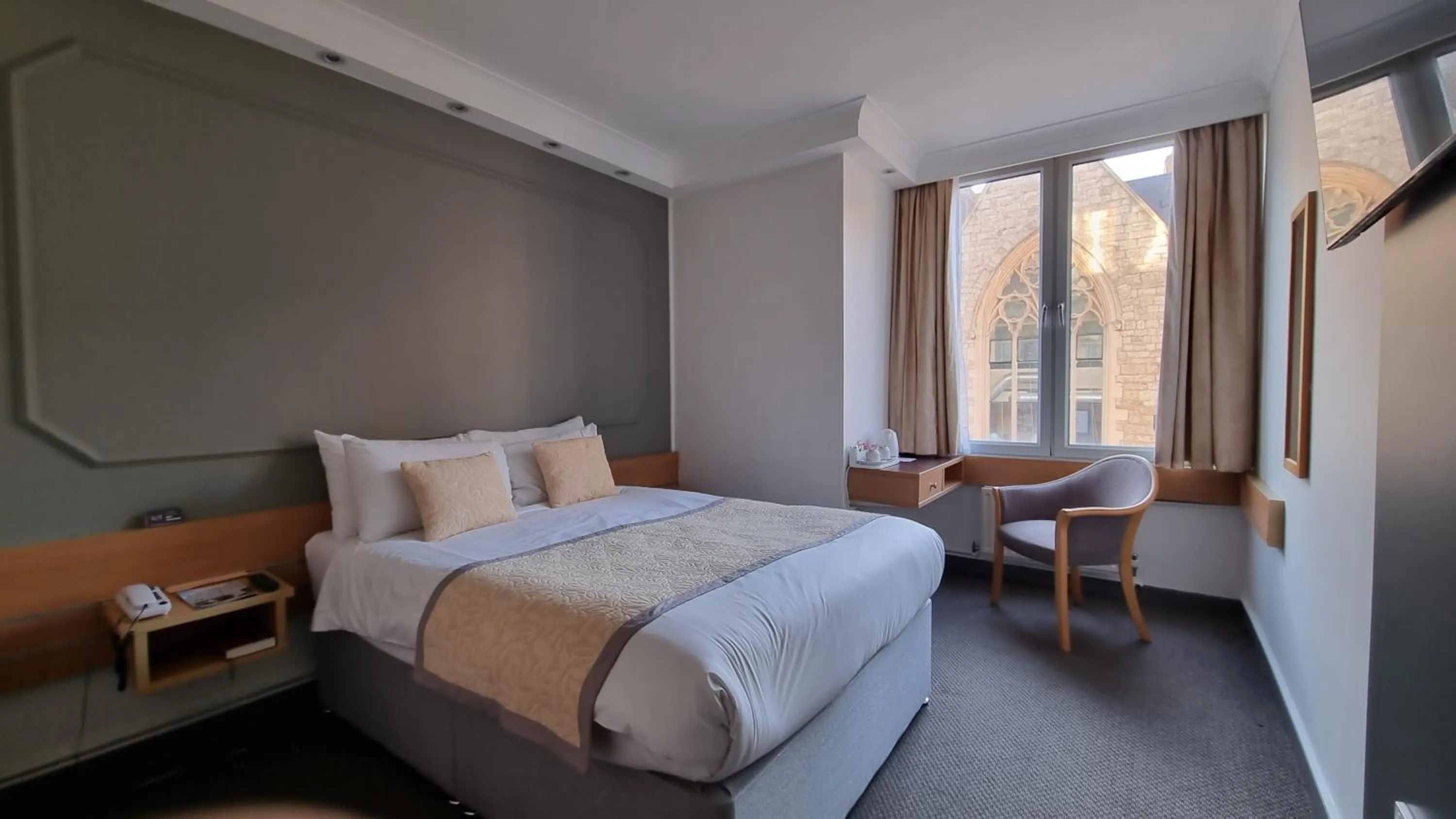 Bed in Lancaster Hall Hotel