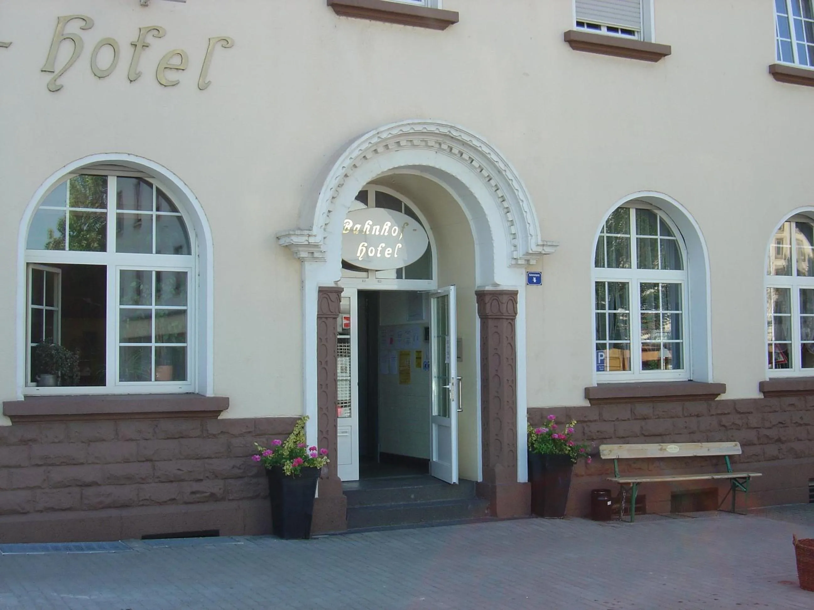 Facade/entrance in Bahnhof-Hotel Saarlouis