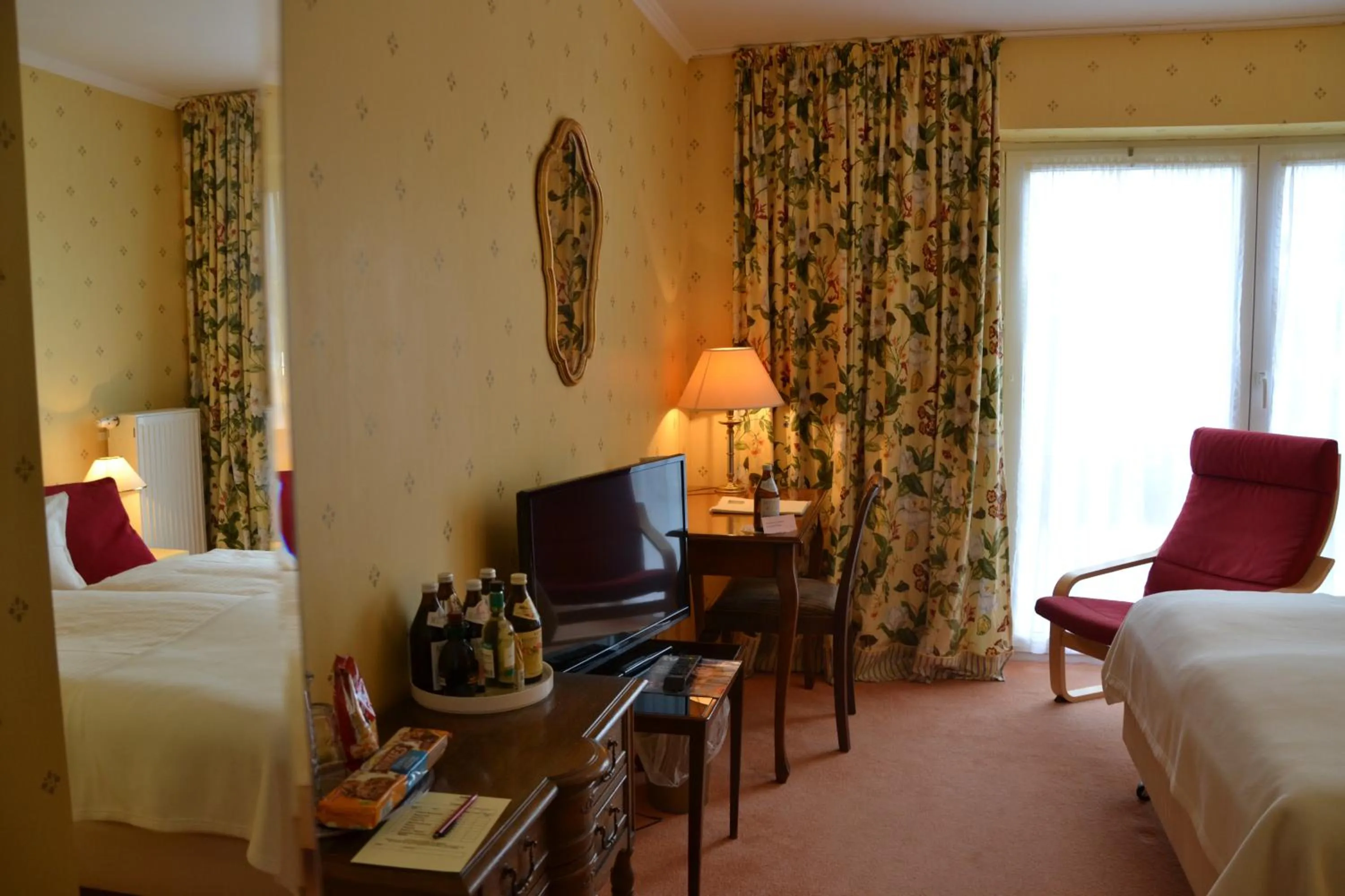 Photo of the whole room, Bed in Christian Gartenhotel