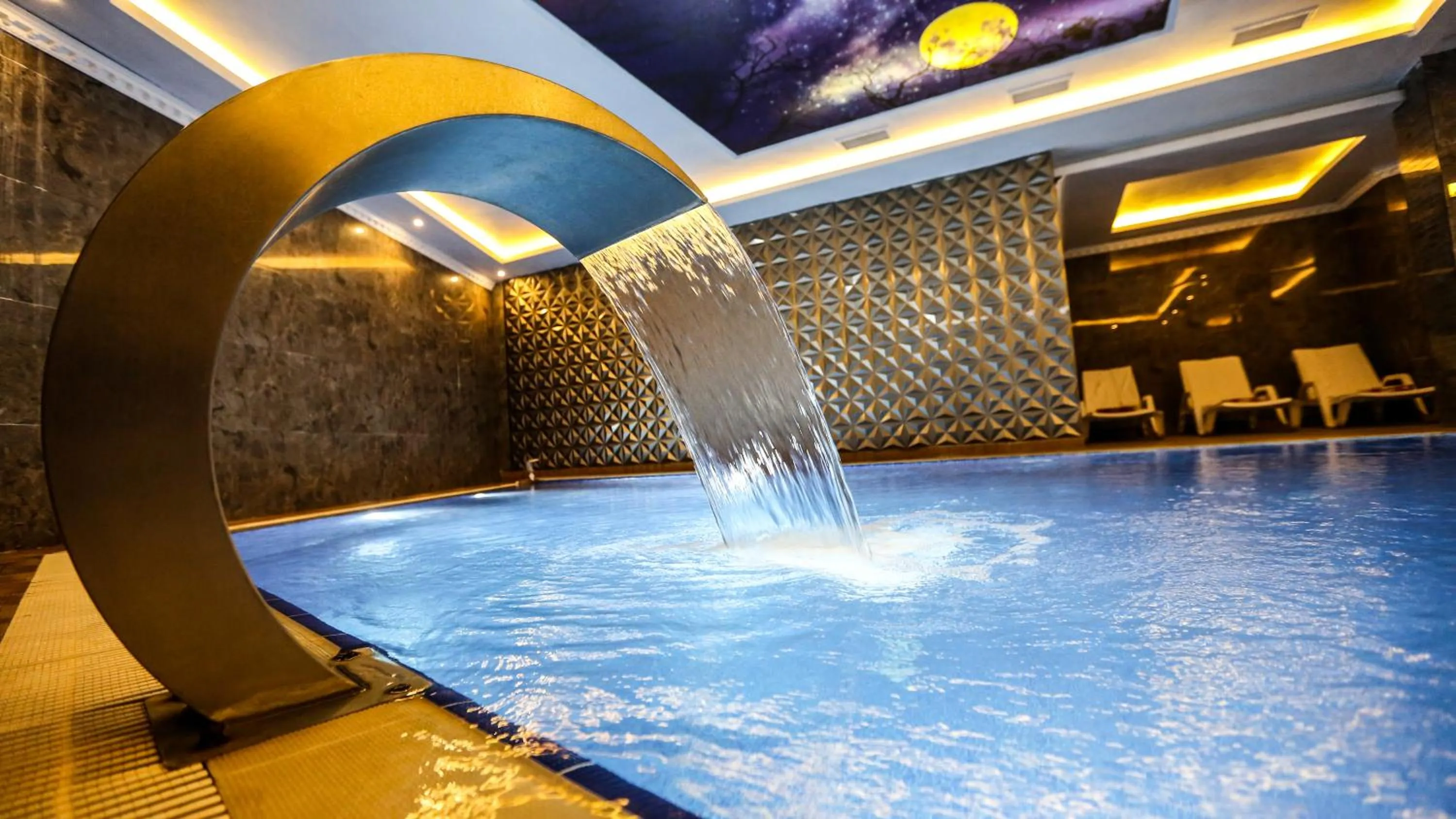 Swimming pool in Thermal Saray Hotel & Yalova
