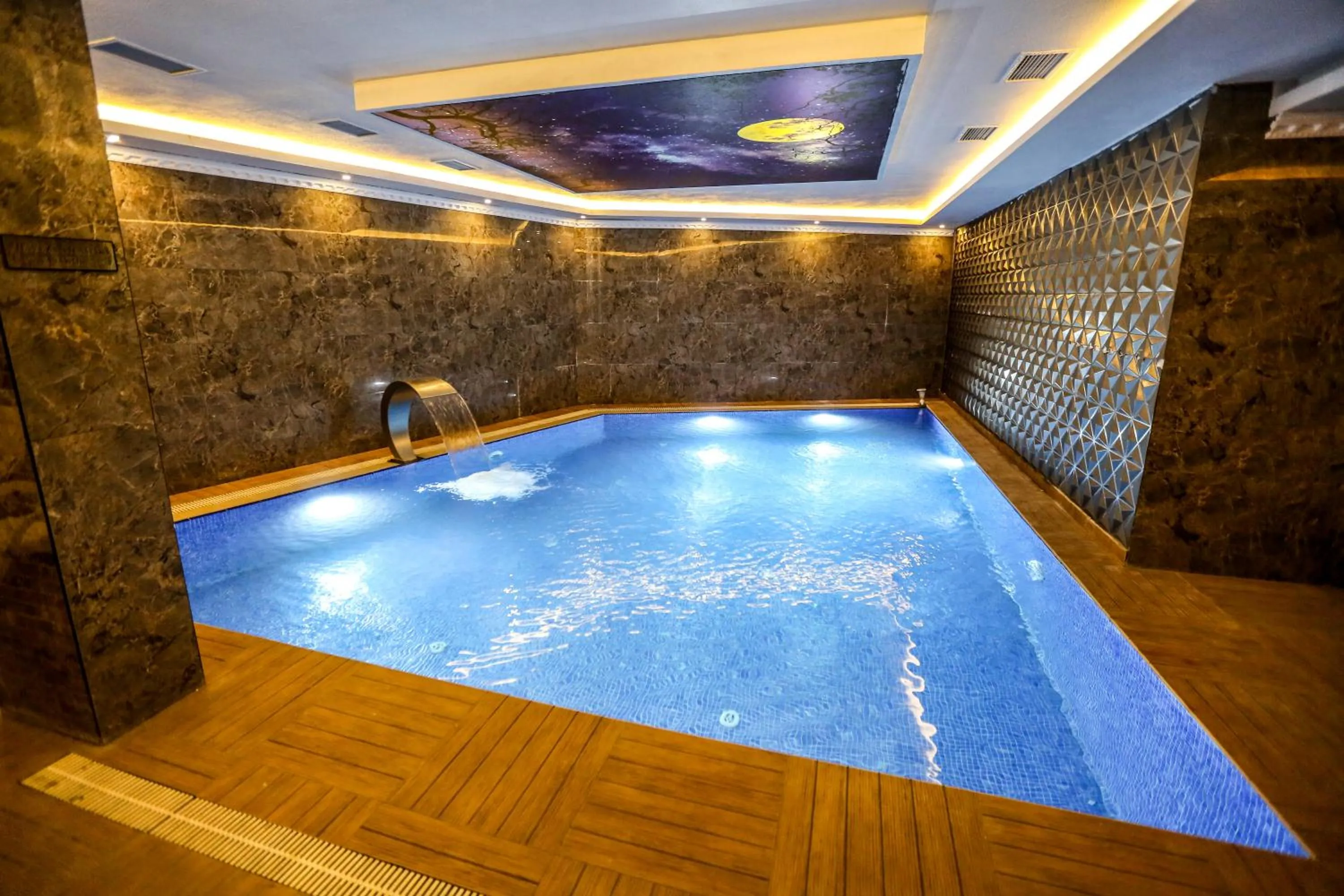 Swimming pool in Thermal Saray Hotel & Yalova