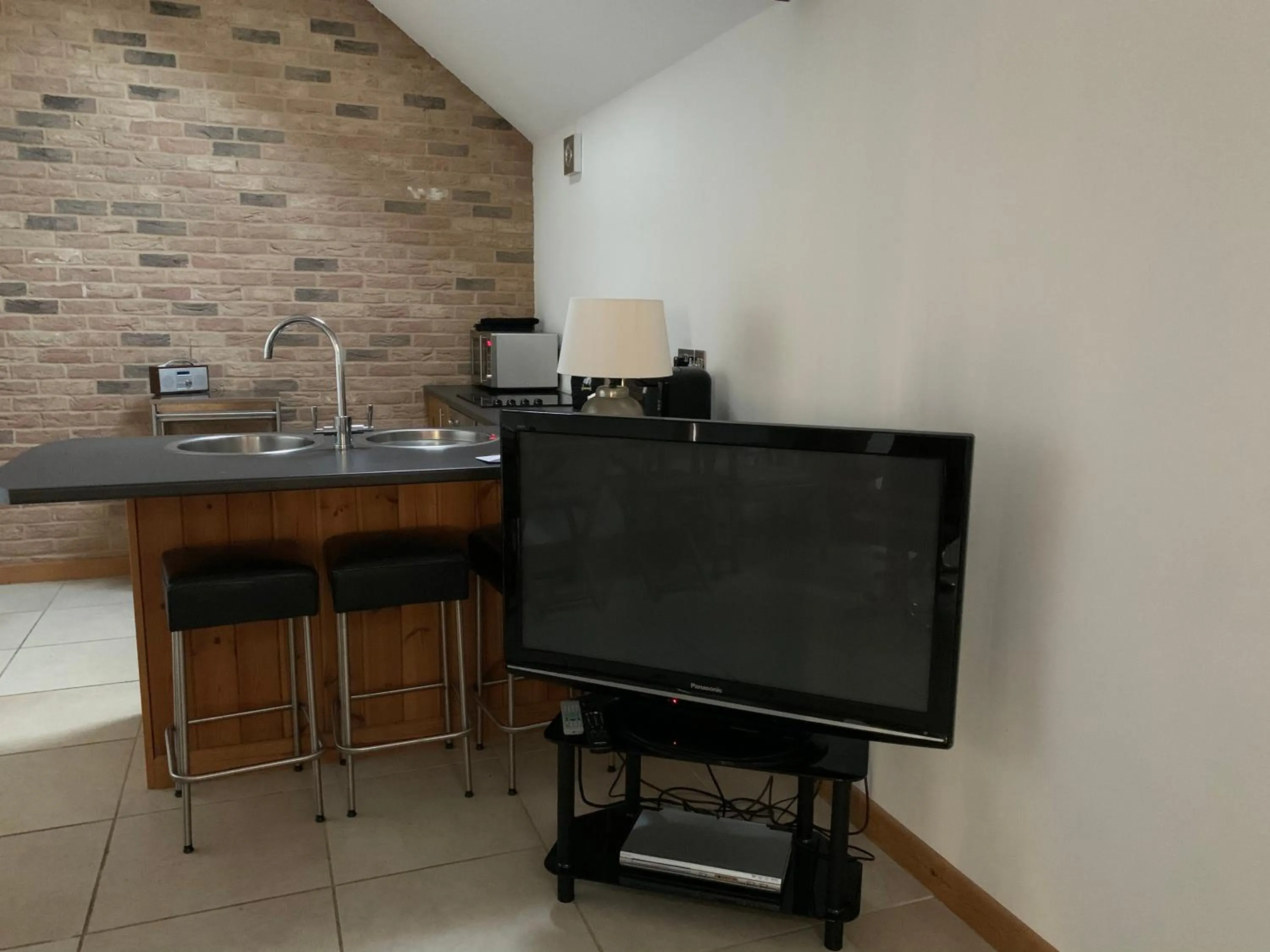 TV and multimedia in Appletree Cottages