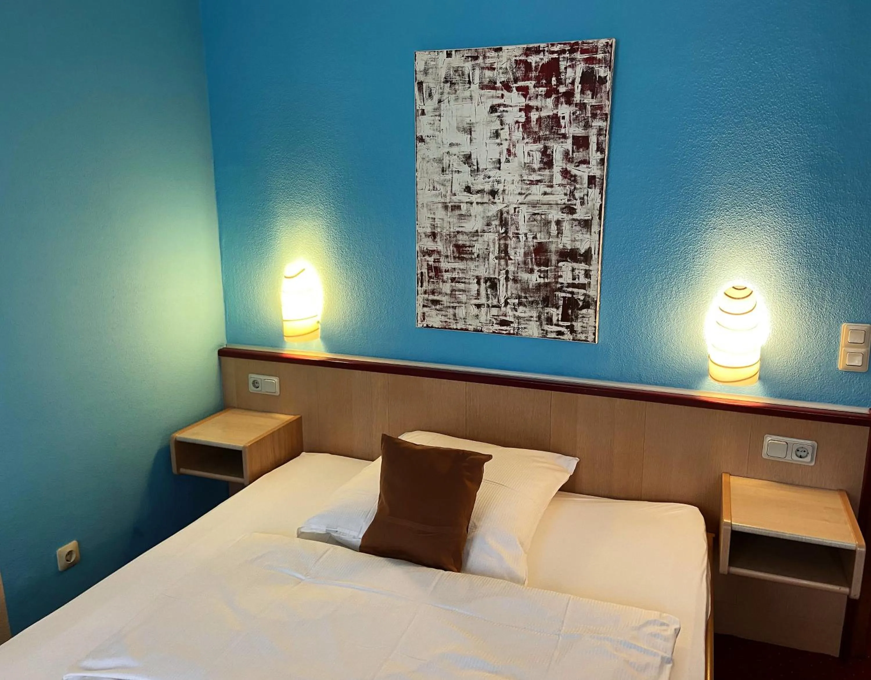 Bed in Hotel Stadt Hamburg am Fluss Saarbrücken