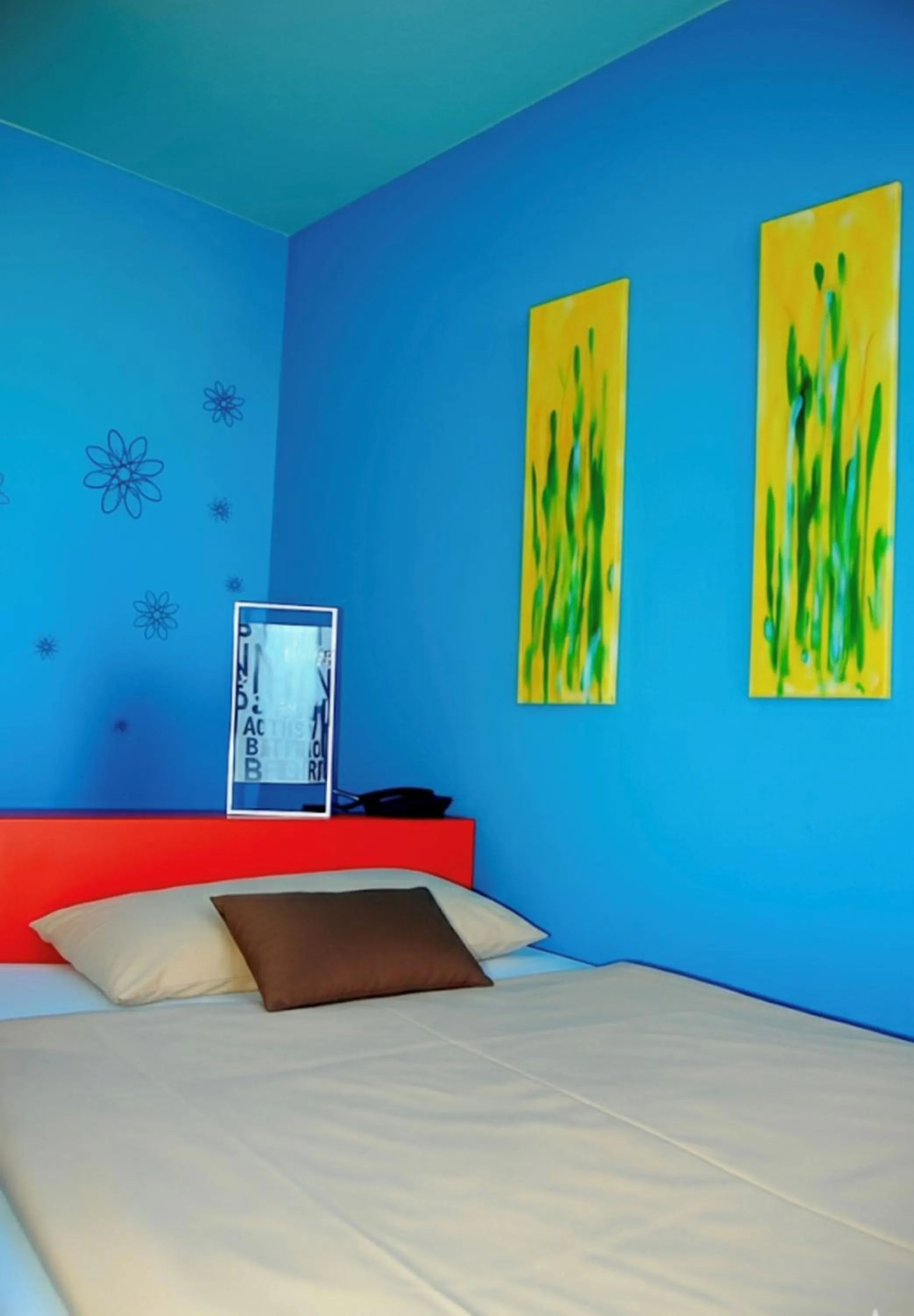 Bed in Hotel Stadt Hamburg am Fluss Saarbrücken