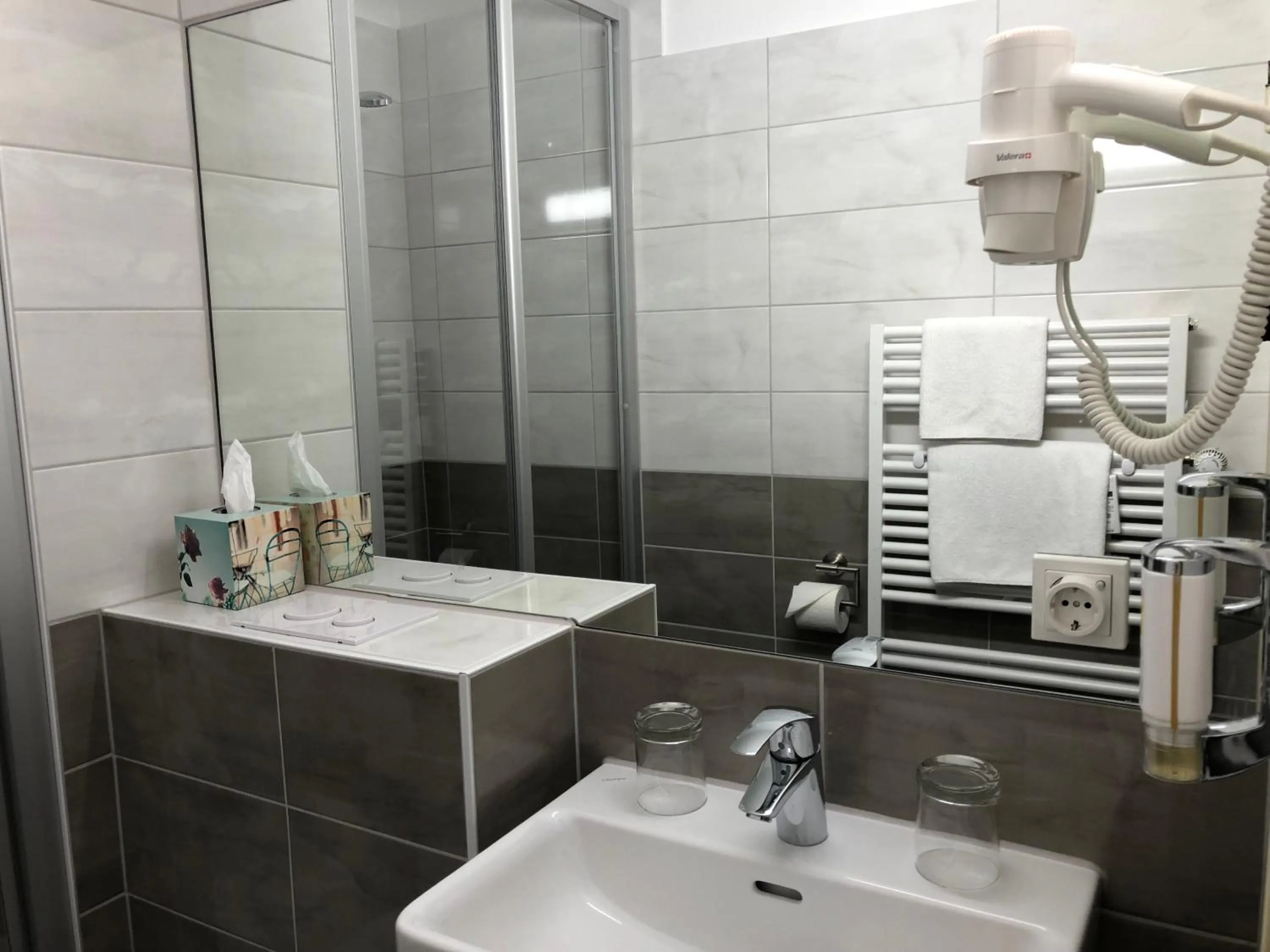 Bathroom in Hotel Stadt Hamburg am Fluss Saarbrücken