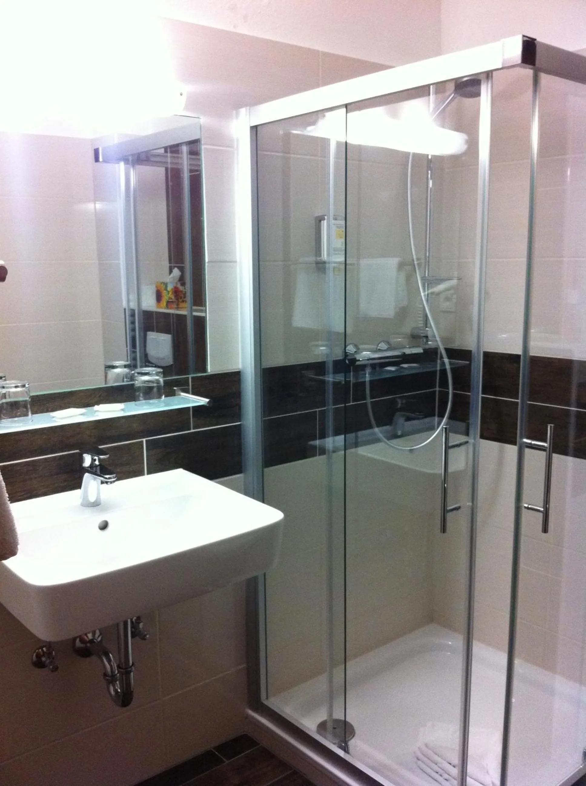 Bathroom in Hotel Stadt Hamburg am Fluss Saarbrücken