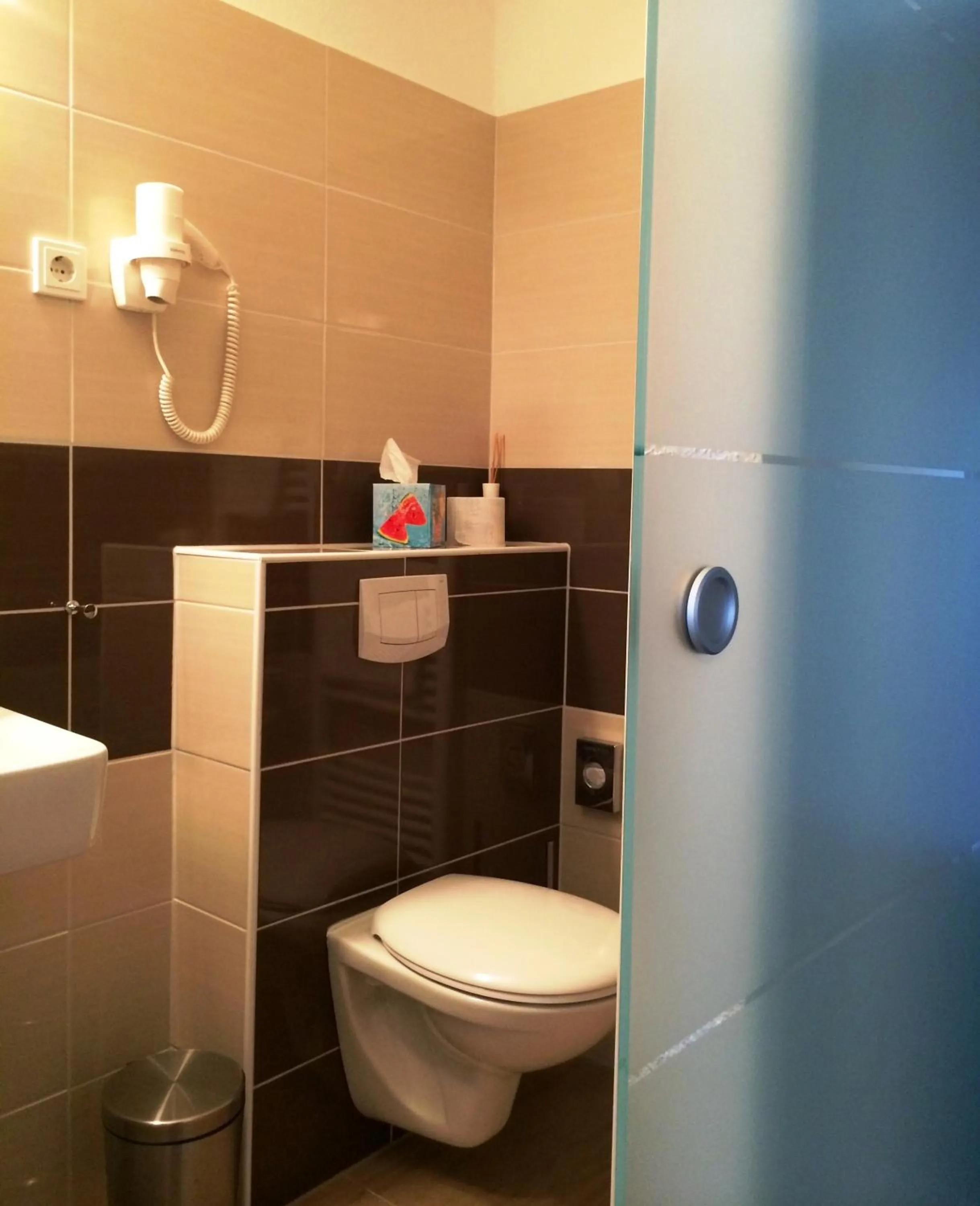 Bathroom in Hotel Stadt Hamburg am Fluss Saarbrücken