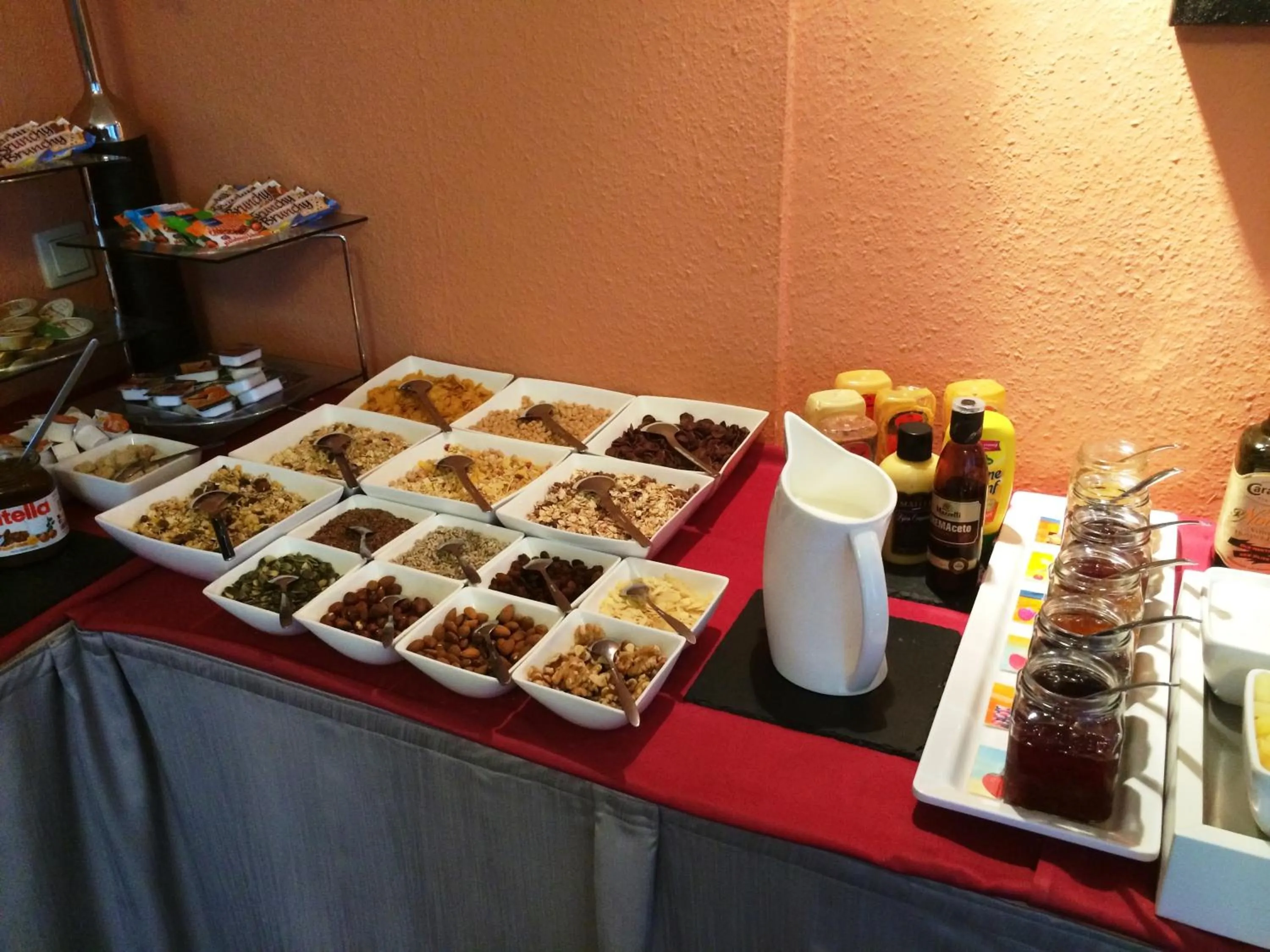 Food in Hotel Stadt Hamburg am Fluss Saarbrücken