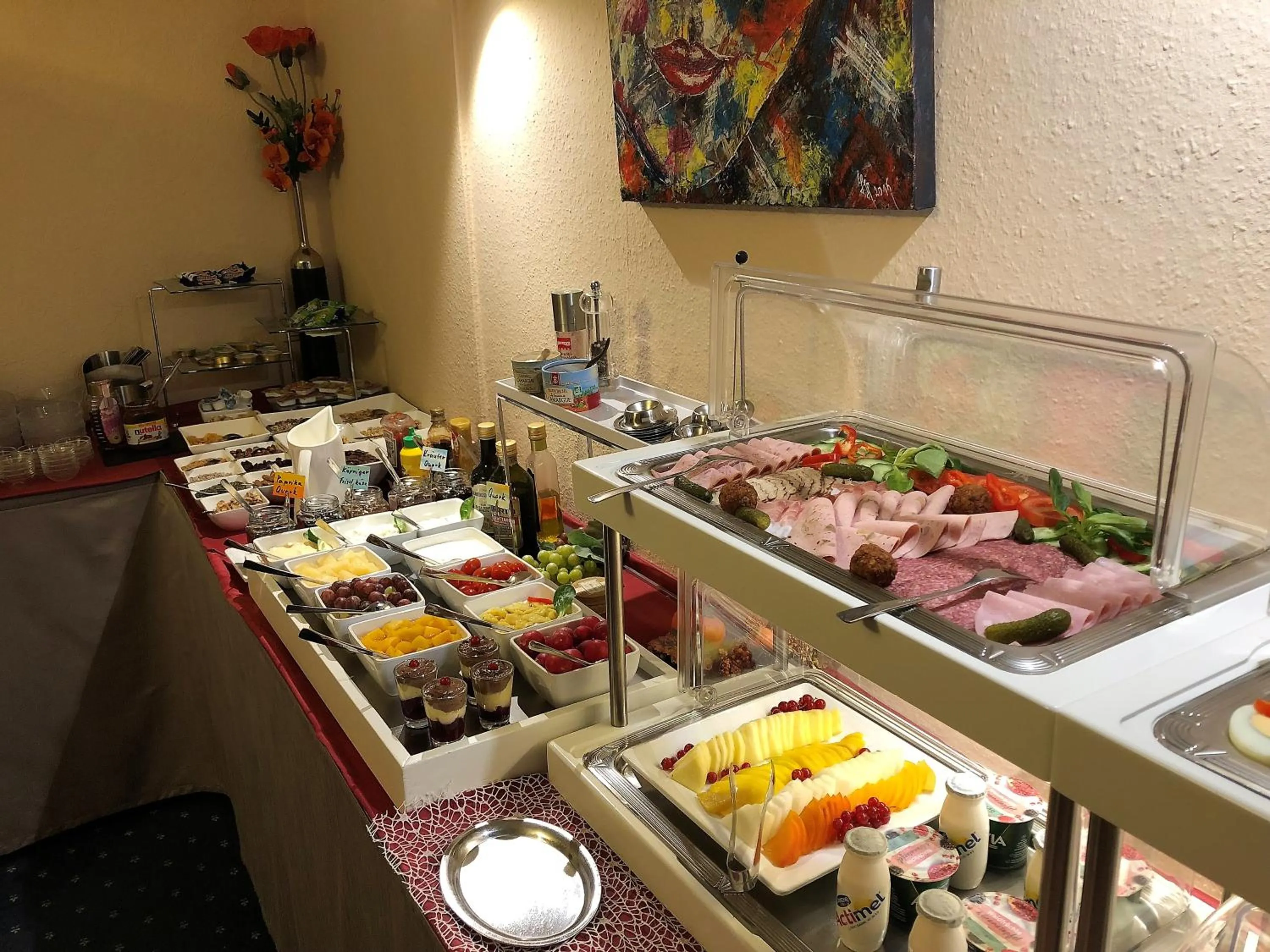 Buffet breakfast in Hotel Stadt Hamburg am Fluss Saarbrücken