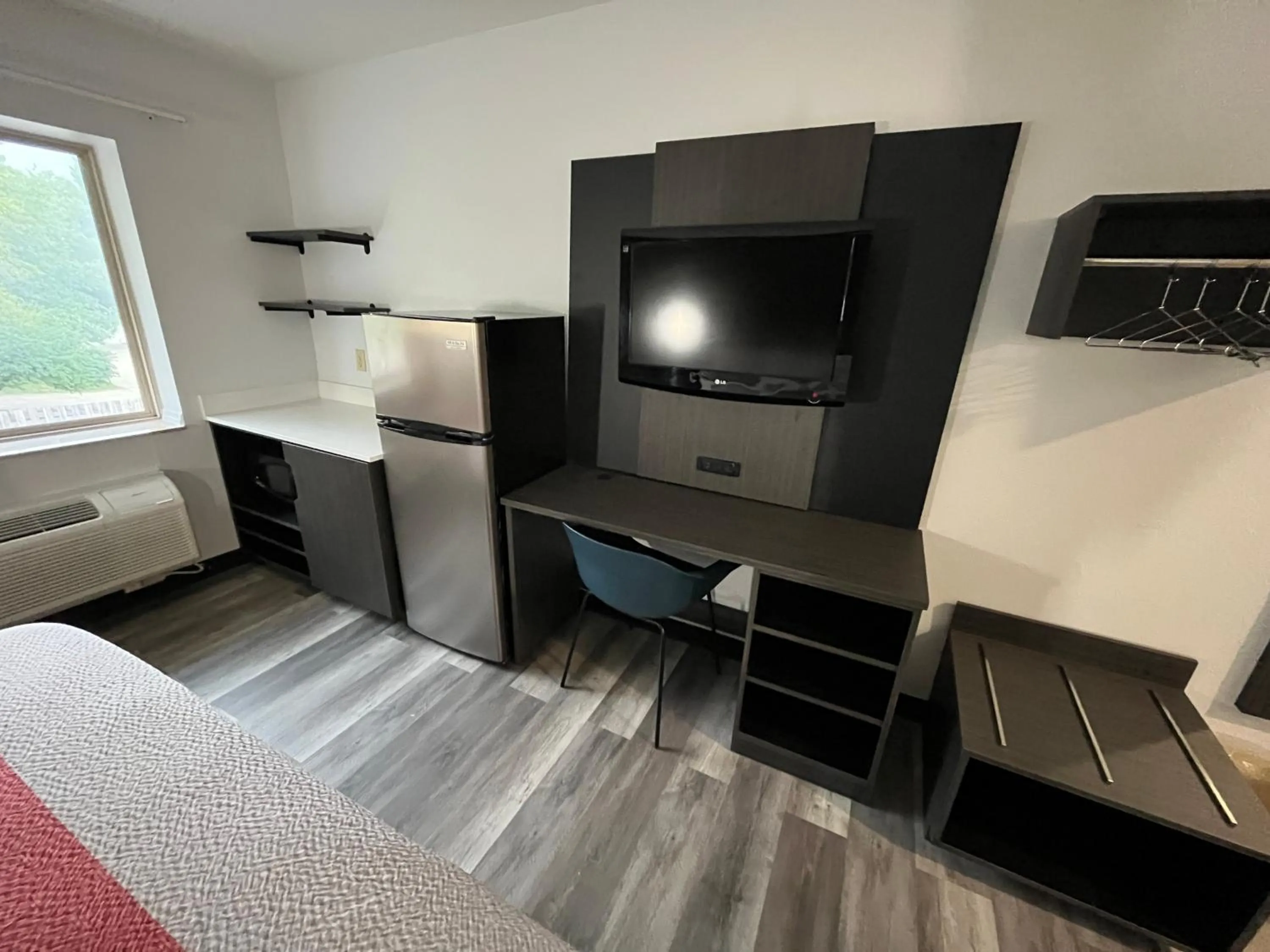 Bedroom, Bed in Studio 6 Suites Urbana, IL