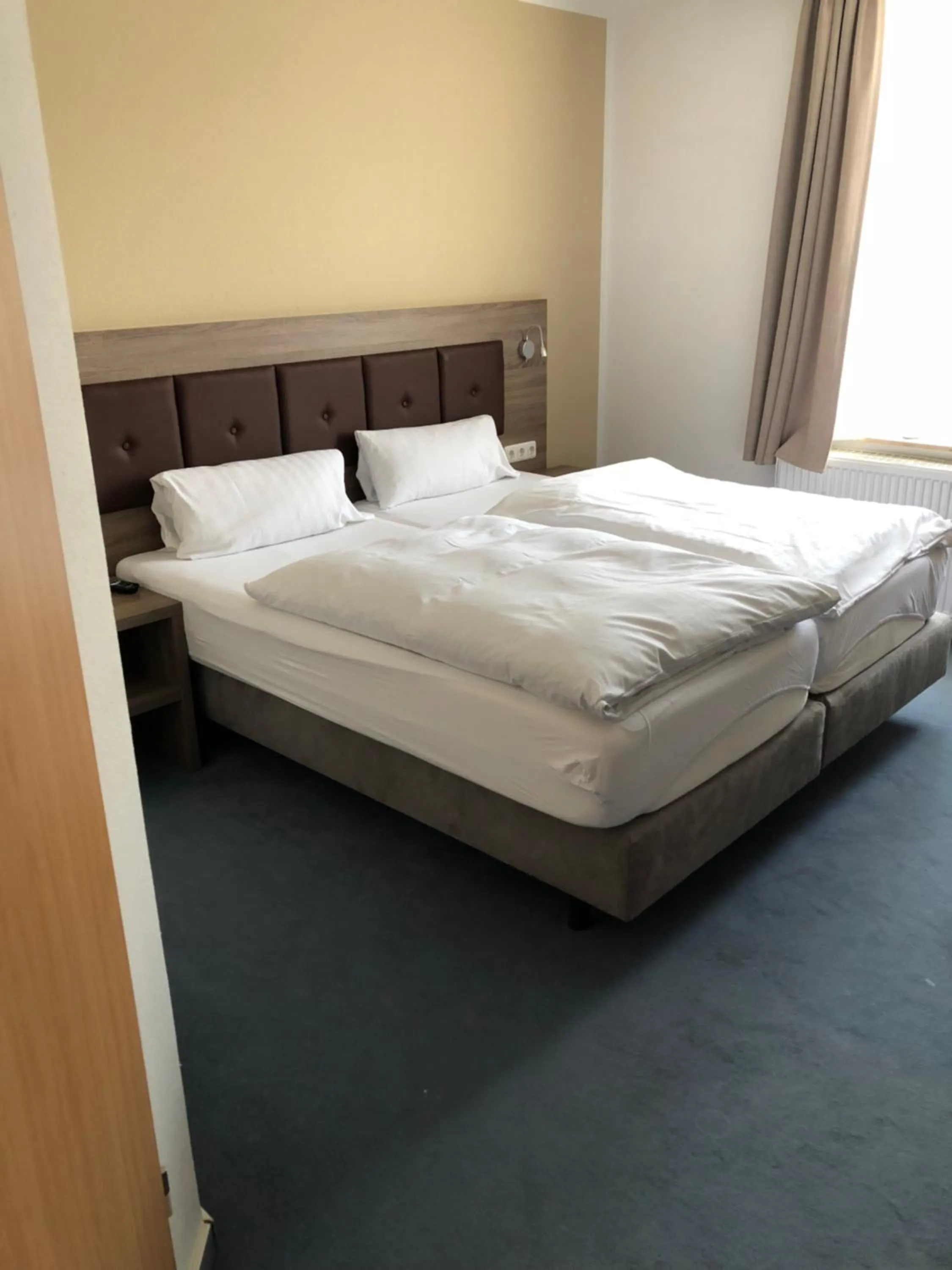 Bed in Hotel Junkerhaus