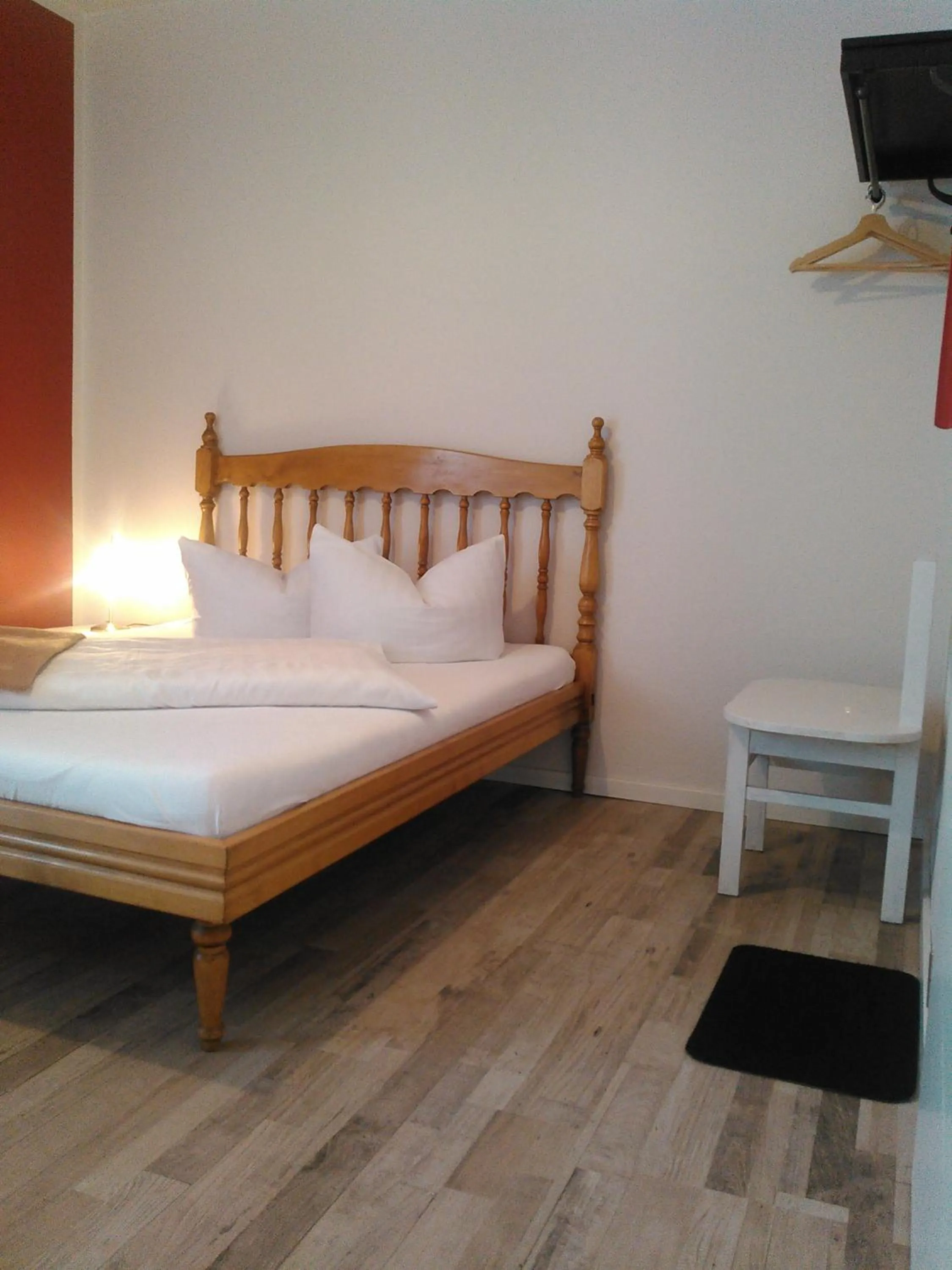 Photo of the whole room, Bed in Landhotel Possendorf