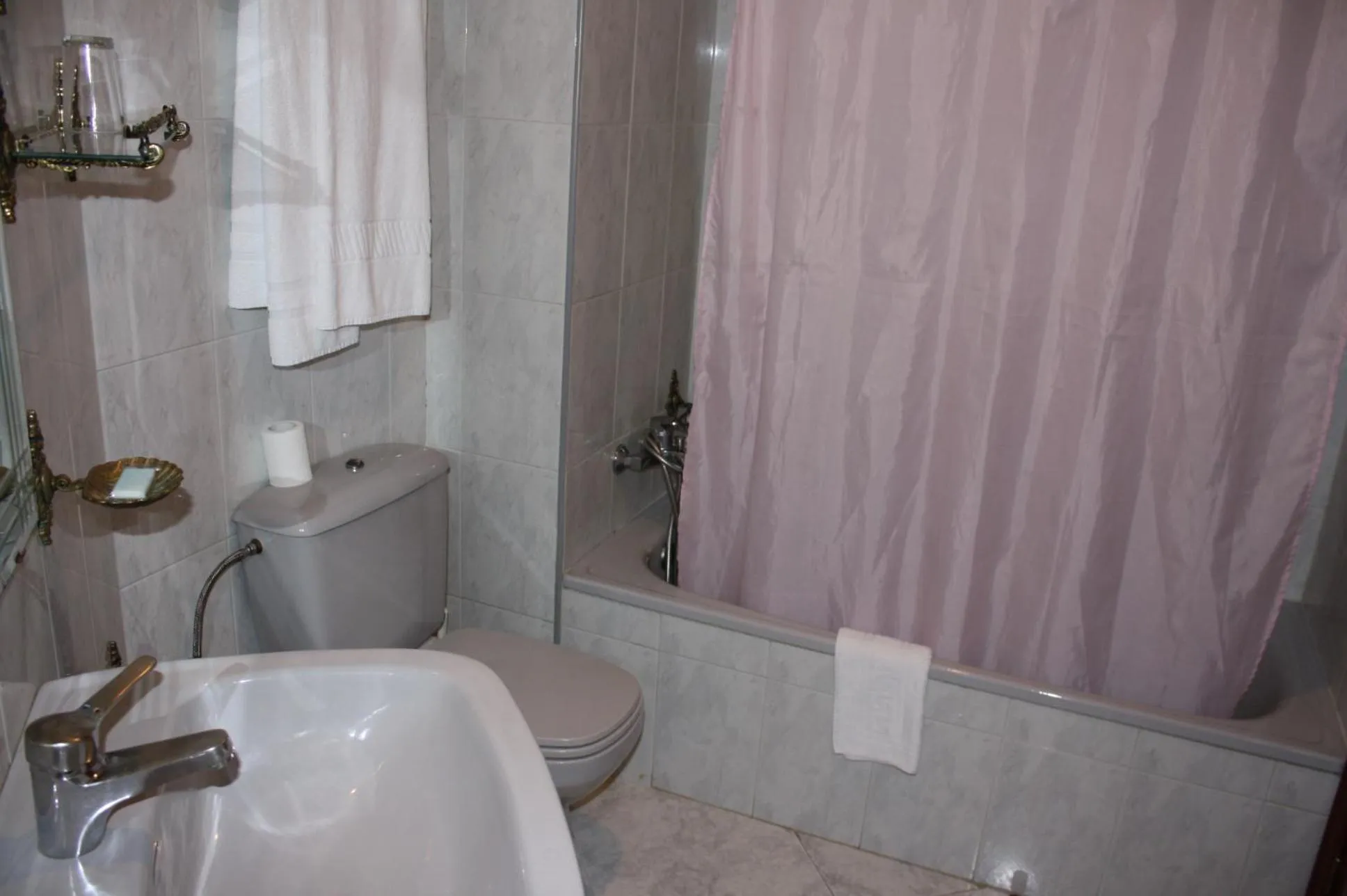 Bathroom in Hotel Cristaleiro