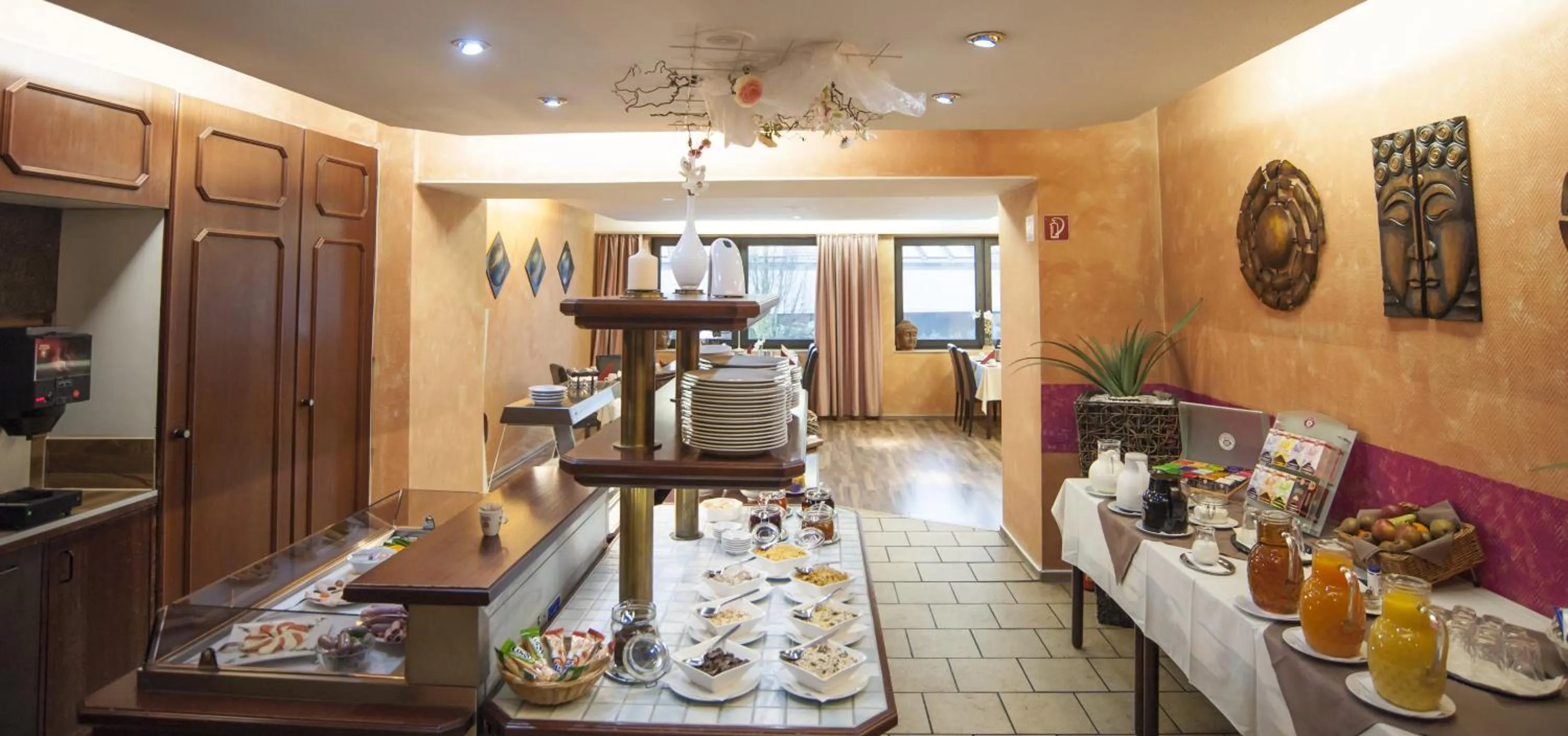 Restaurant/places to eat in Stargaze Home Hotel