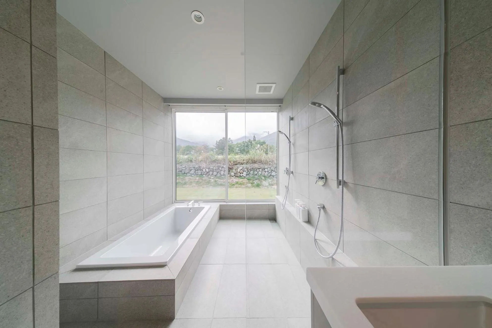 Shower in Echo Rocks by The Hakuba Collection