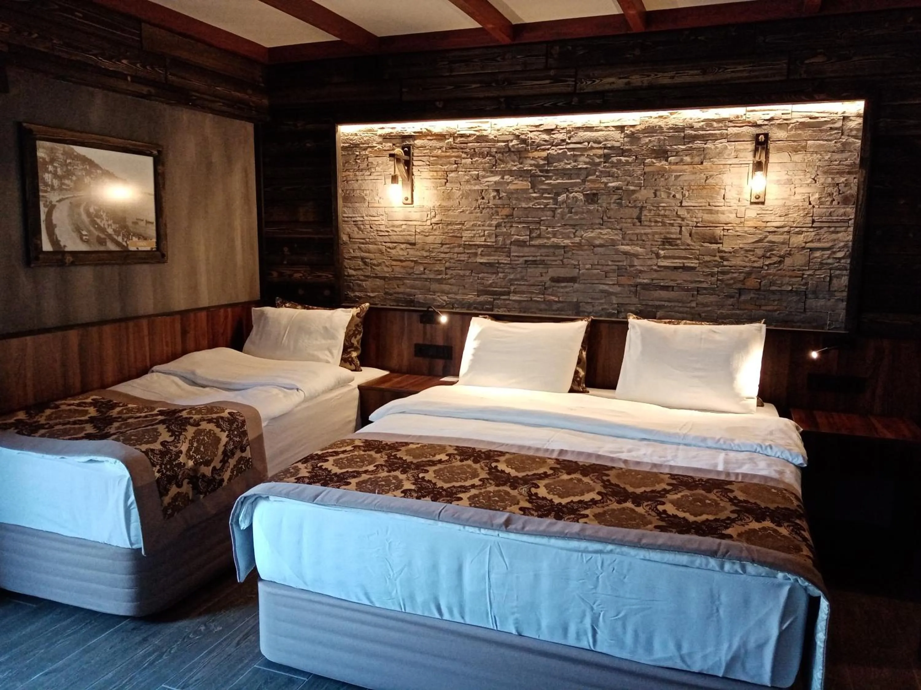 Bed in SARIGERME NEW GATE HOTEL