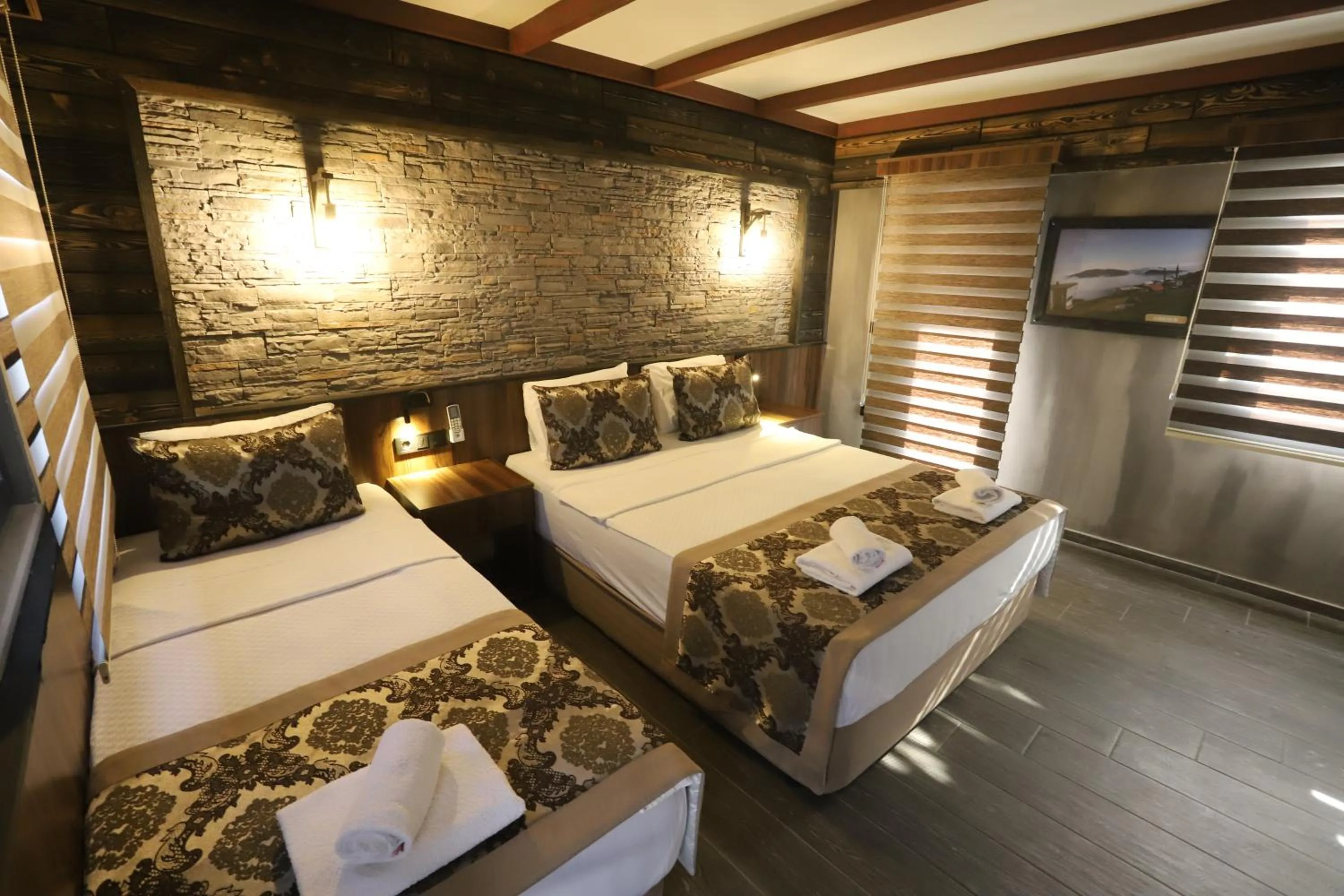 Bed in SARIGERME NEW GATE HOTEL