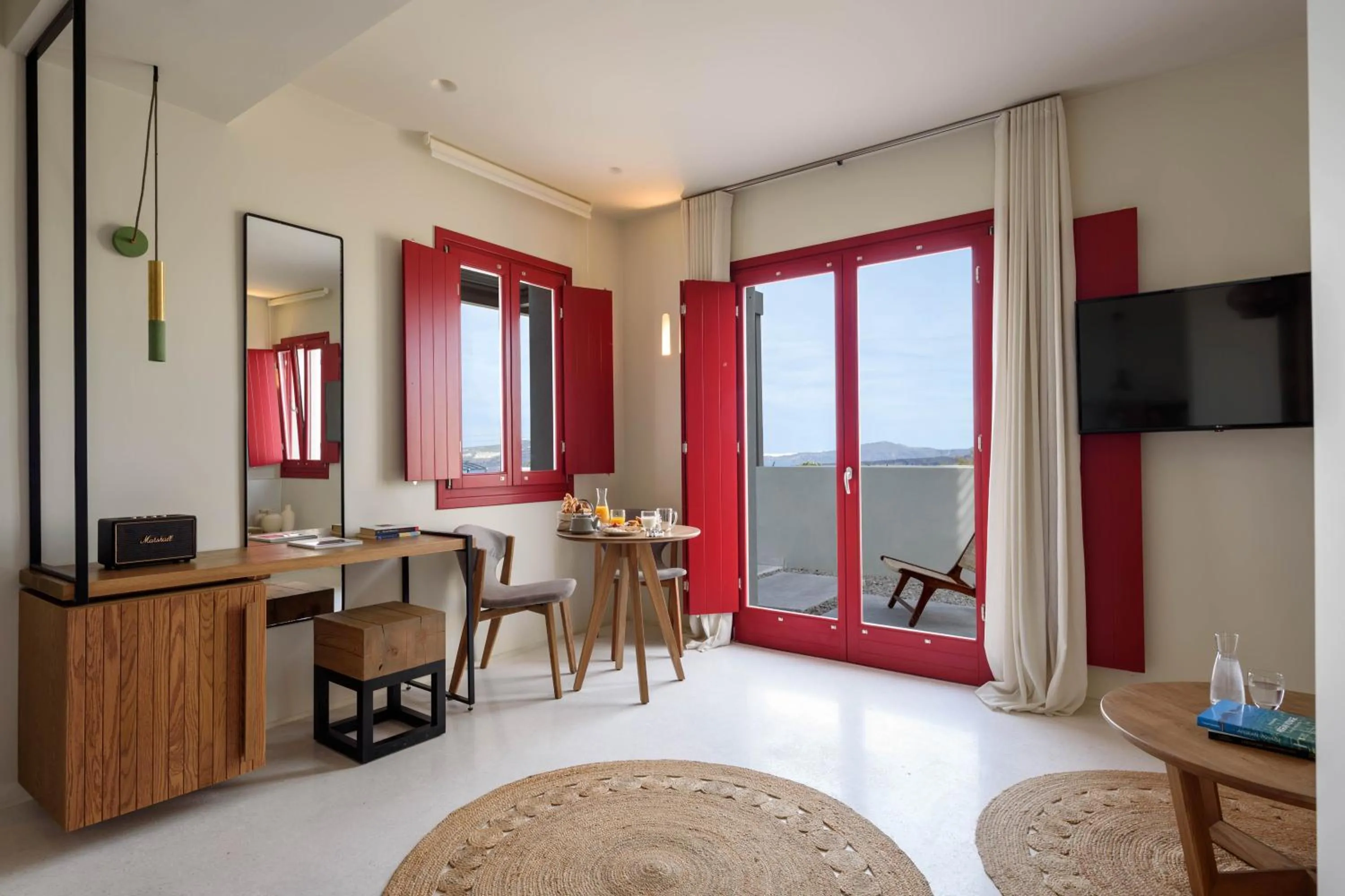 TV and multimedia in Potnia Theron Suites