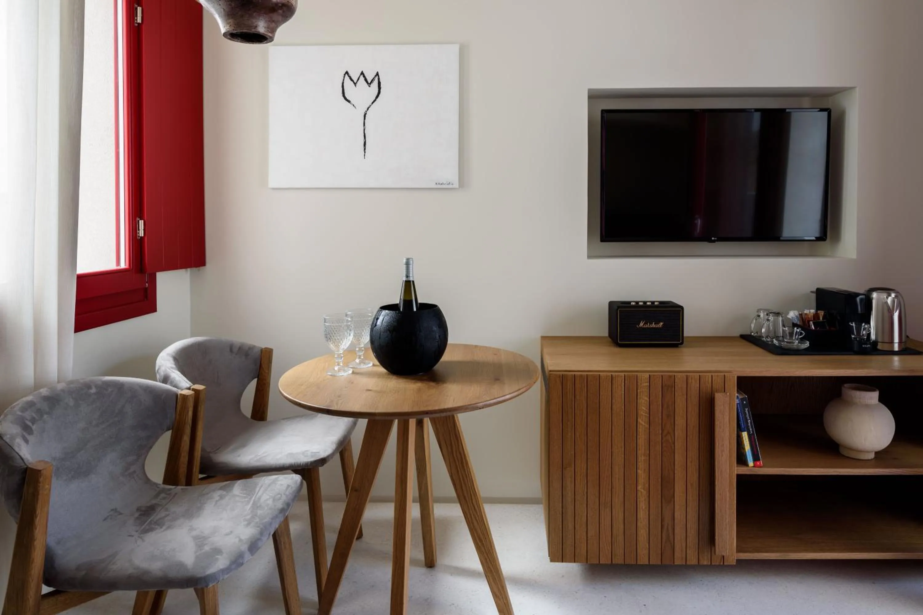 TV and multimedia in Potnia Theron Suites