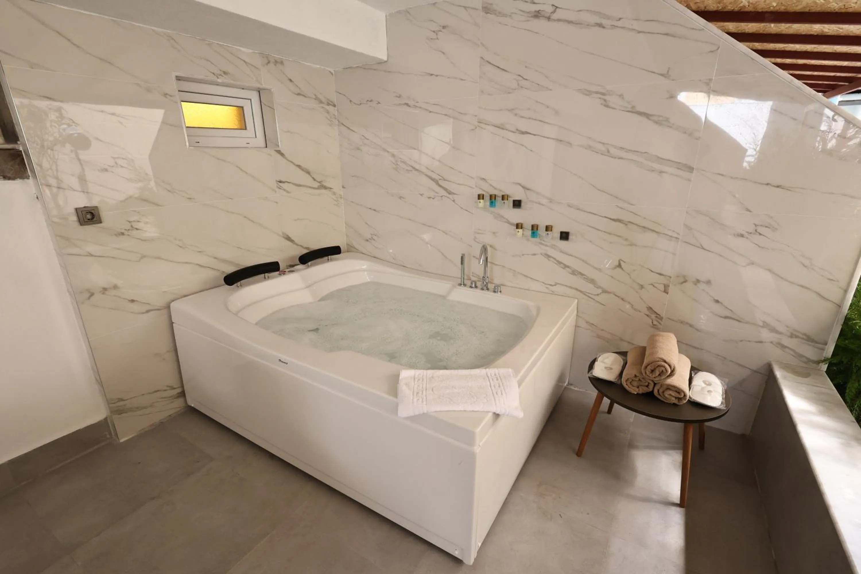 Hot Tub in mustang suite hotel