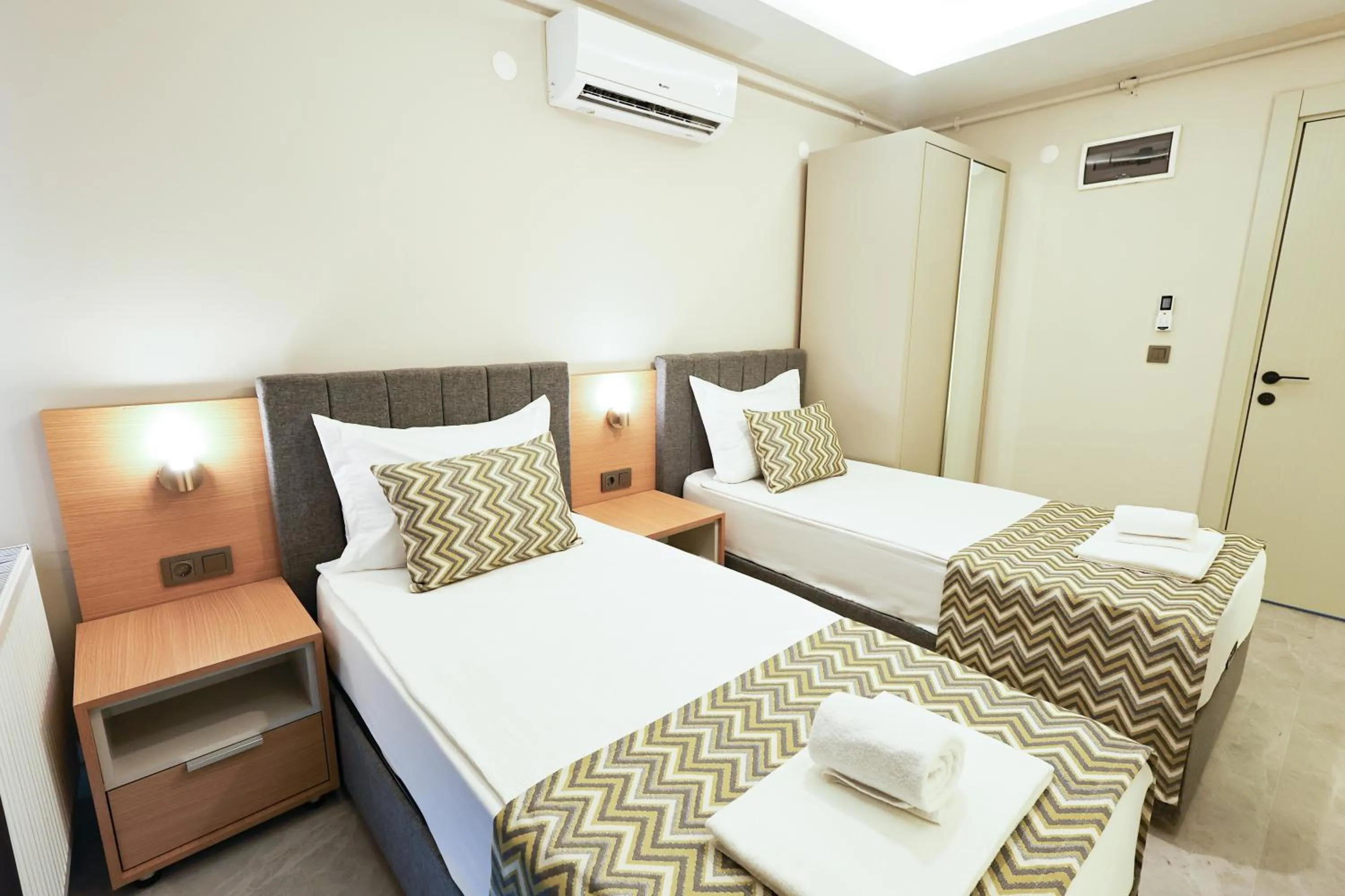 Bedroom, Bed in mustang suite hotel