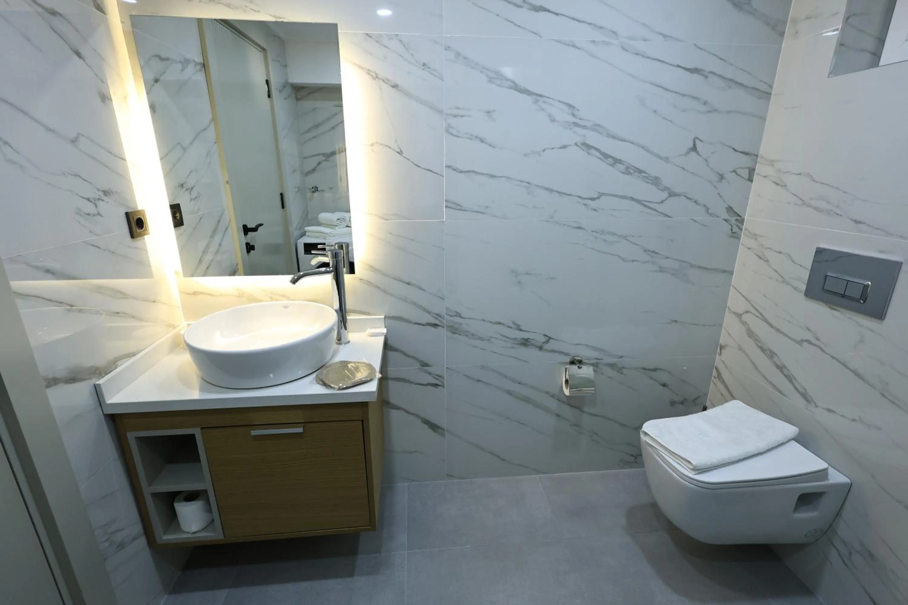 Bathroom in mustang suite hotel