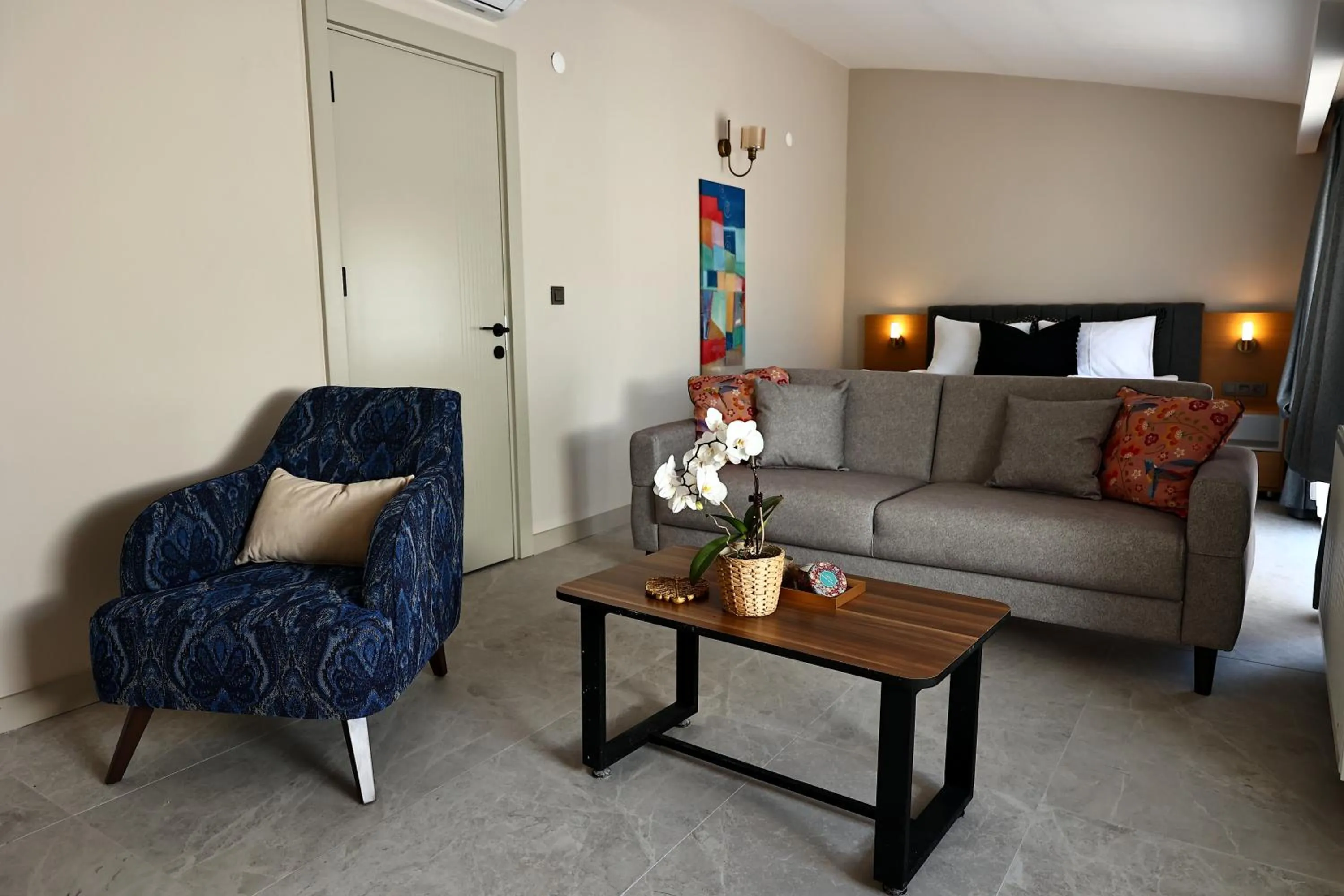 Seating area in mustang suite hotel