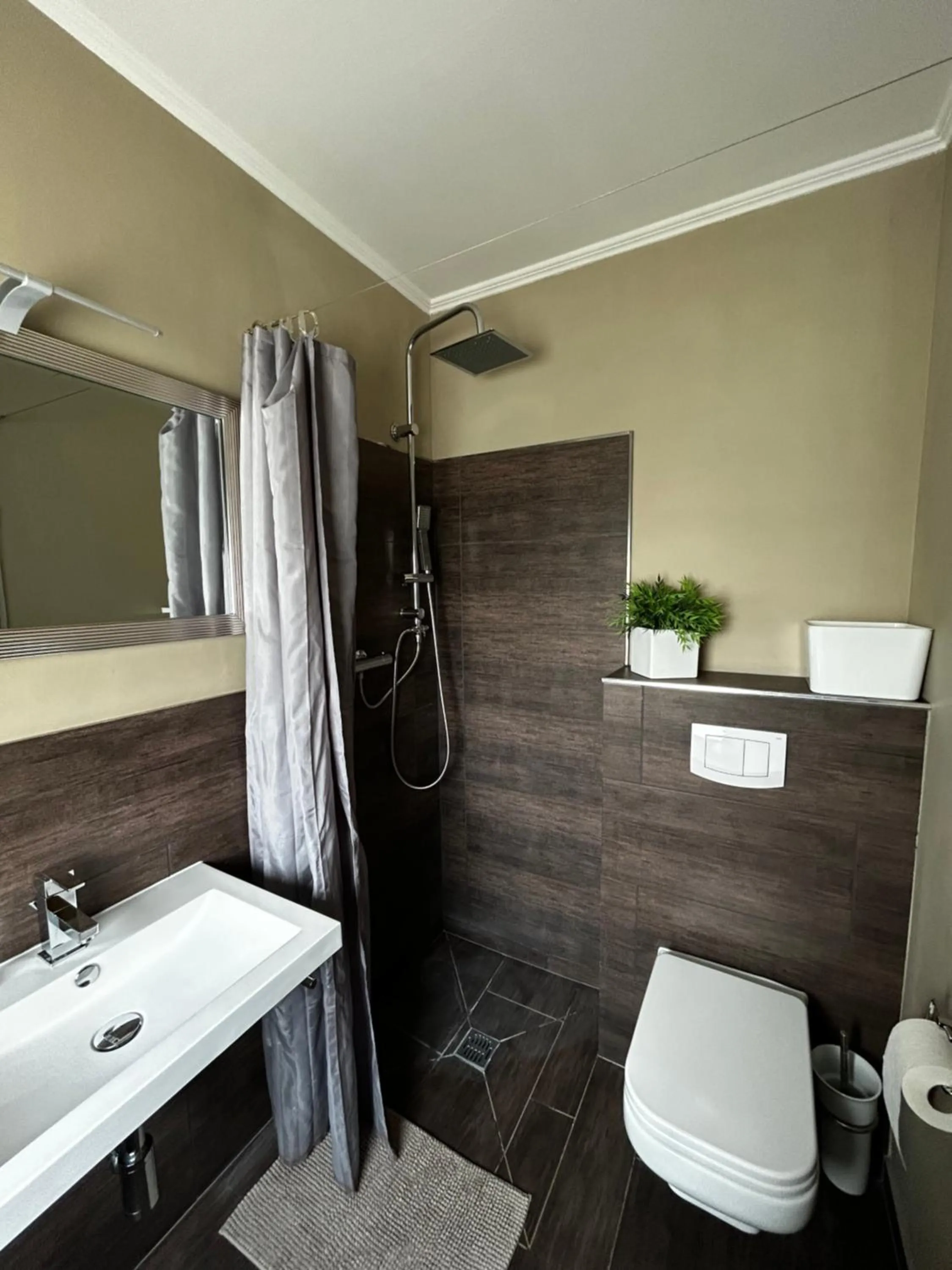 Shower in WohnRaum Gäste- & Boardinghaus