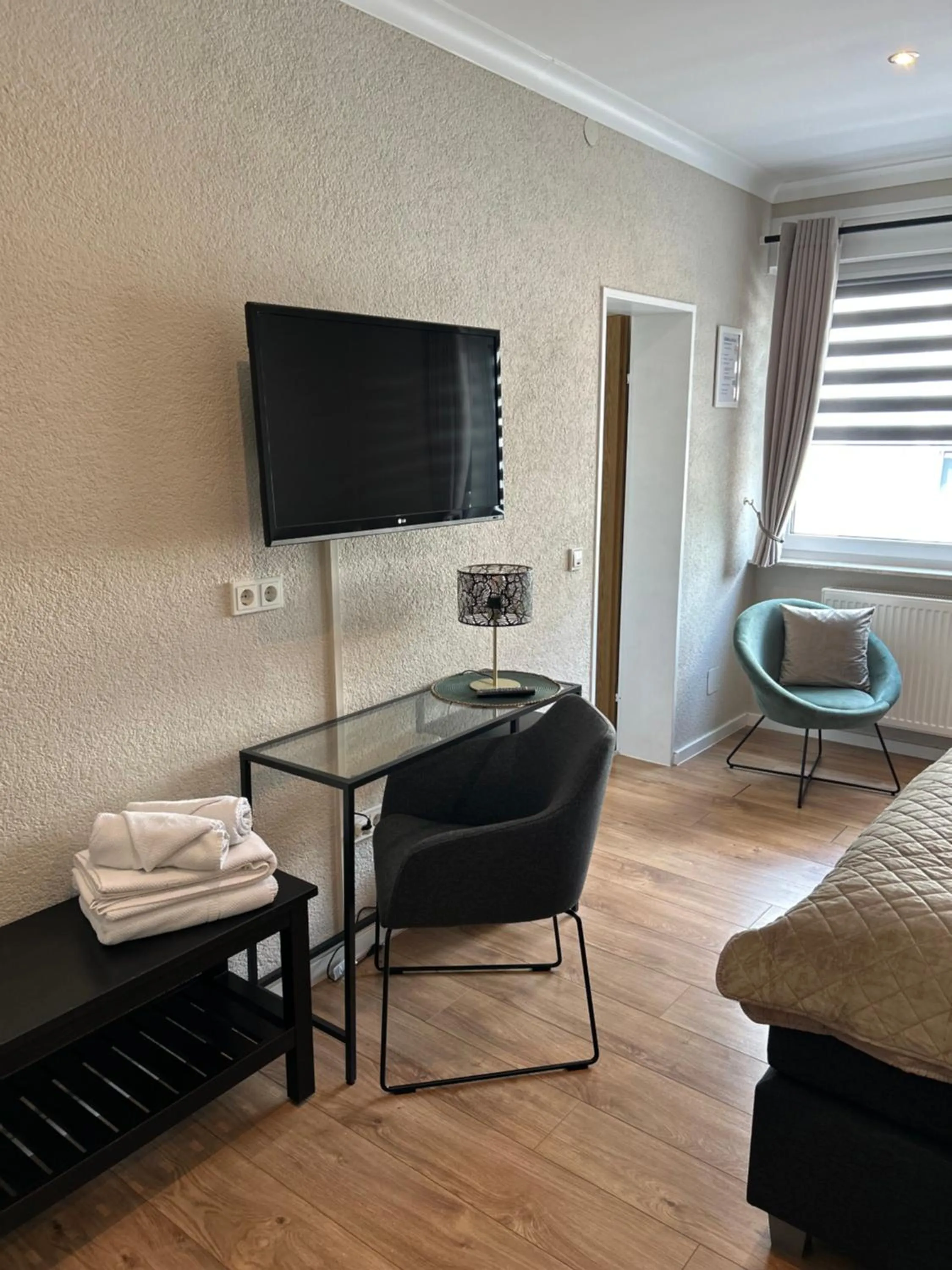 TV and multimedia, Bed in WohnRaum Gäste- & Boardinghaus