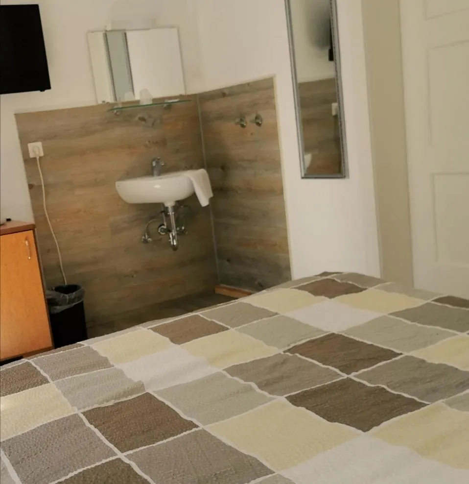 Bedroom, Bed in Landhotel Heidkrug