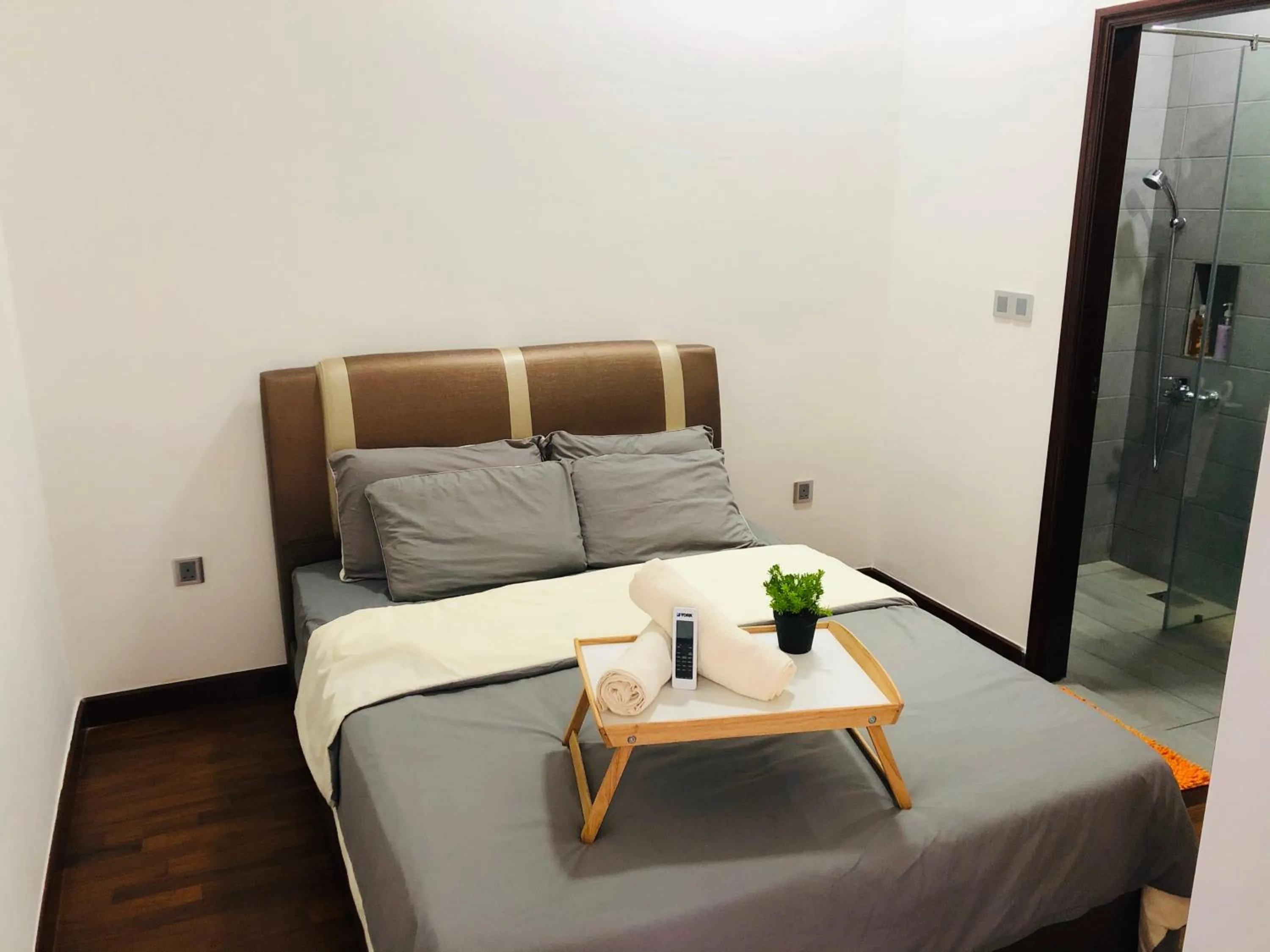 Bed in Paragon Suite Homestay by Antlerzone