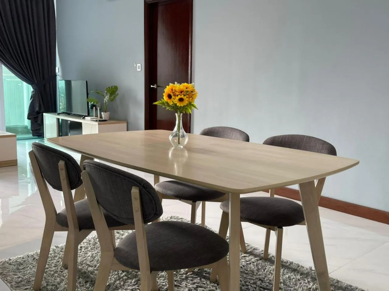 Dining area in Paragon Suite Homestay by Antlerzone