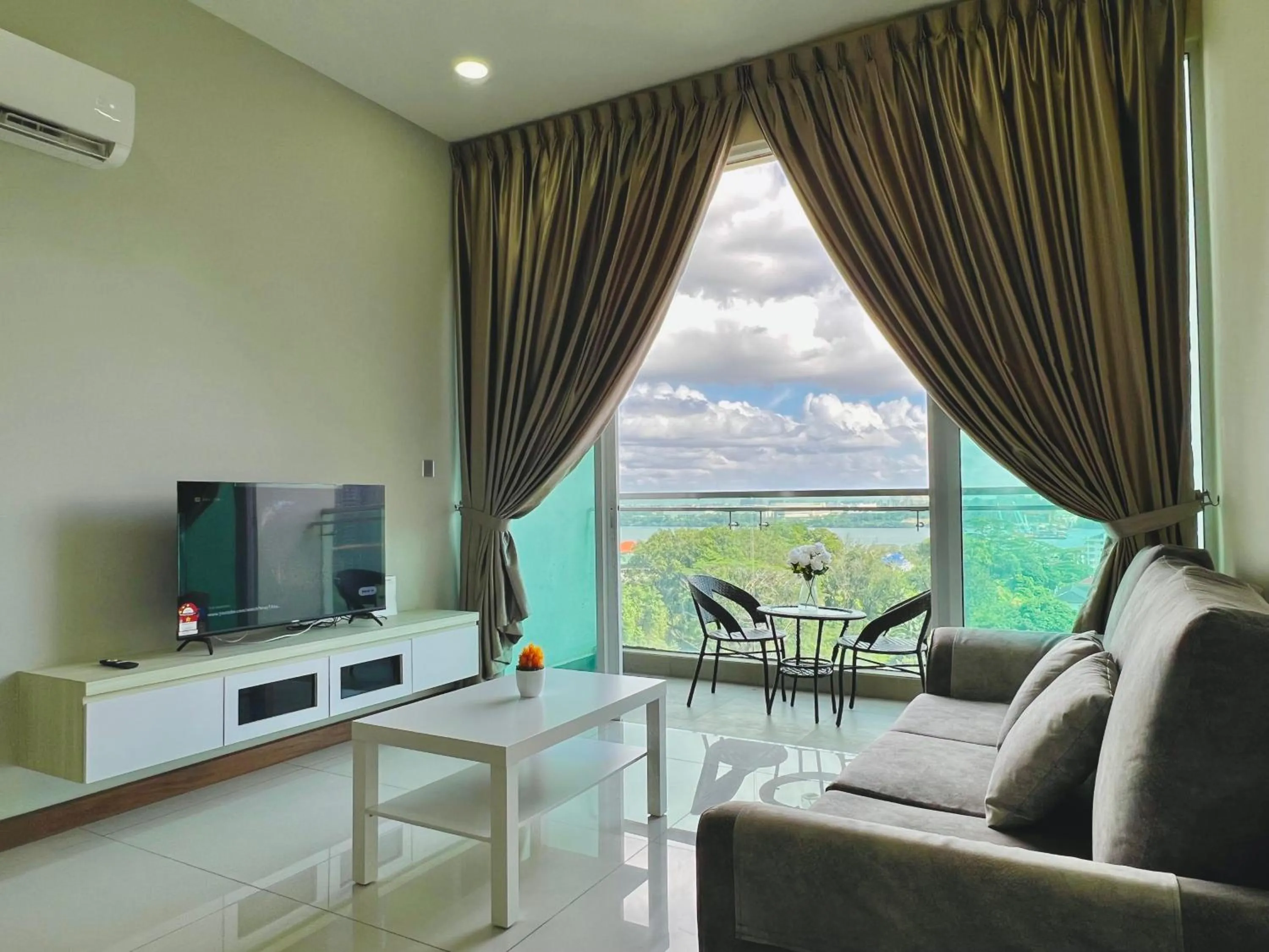 Living room in Paragon Suite Homestay by Antlerzone