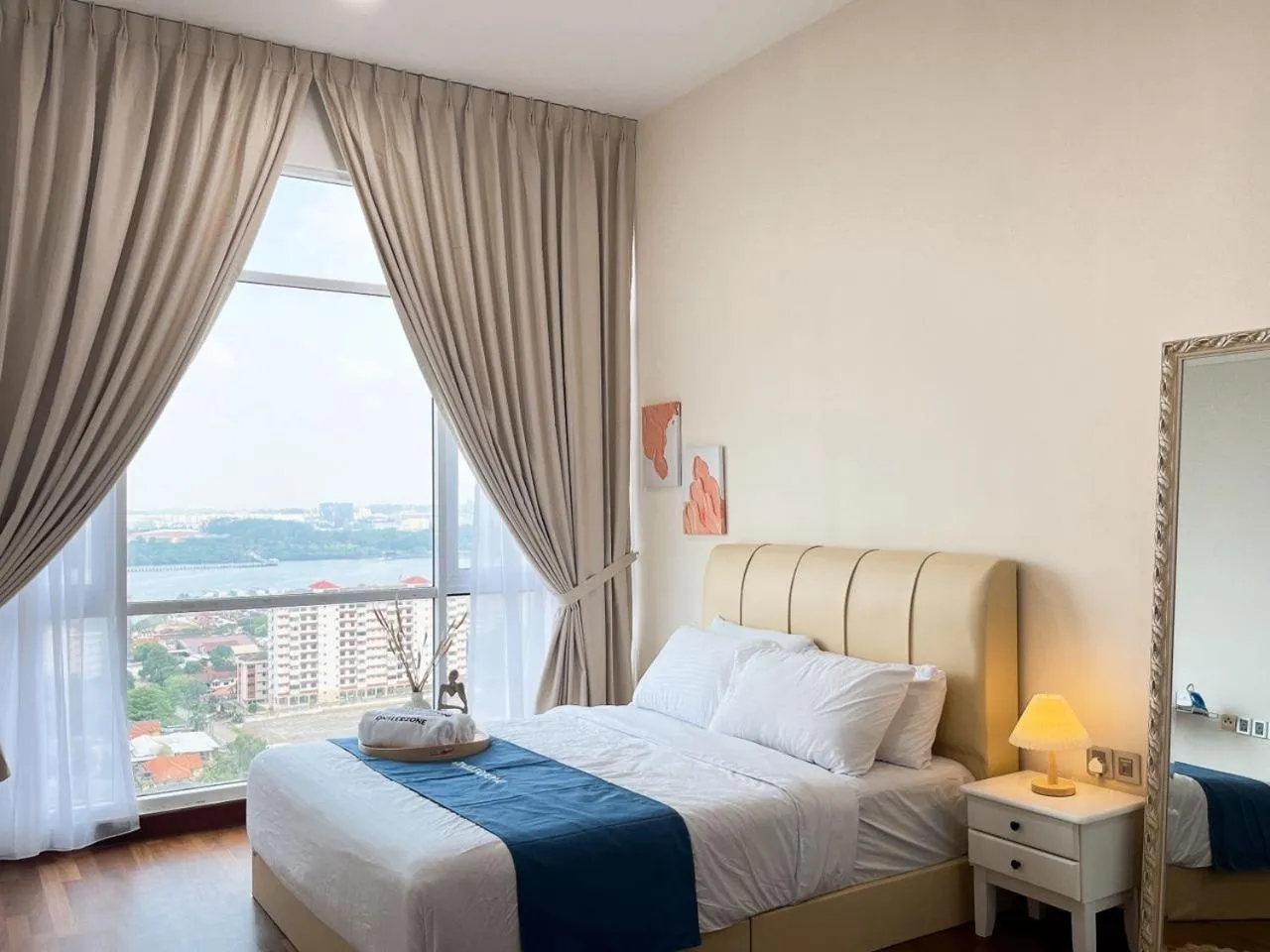 Bed in Paragon Suite Homestay by Antlerzone