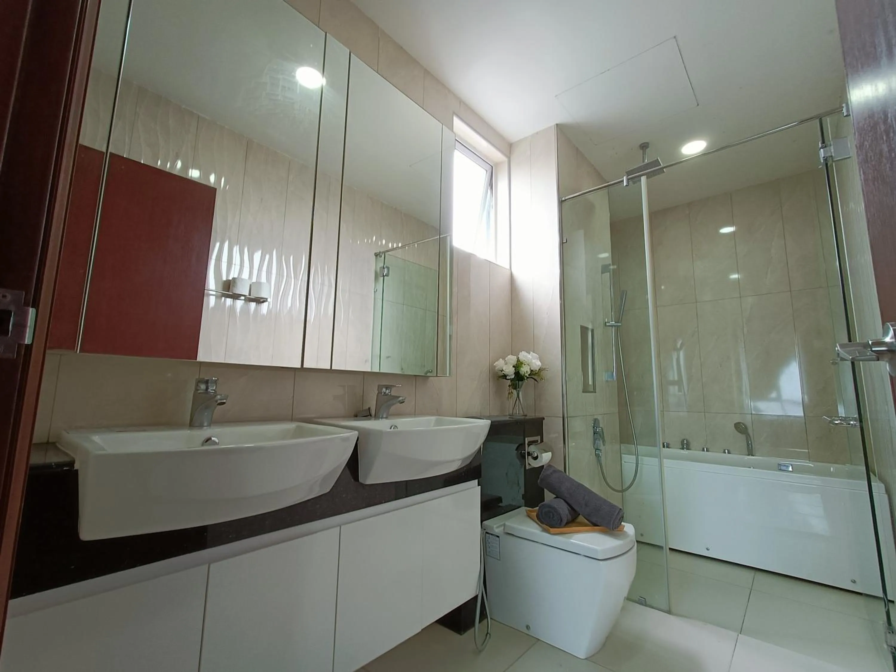 Bathroom in Paragon Suite Homestay by Antlerzone