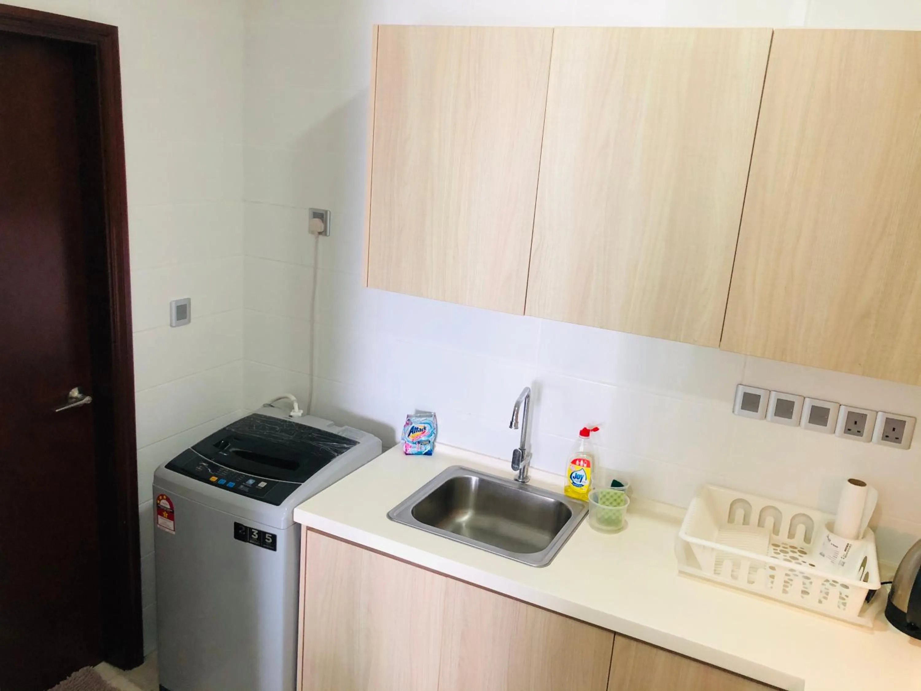 Kitchen or kitchenette in Paragon Suite Homestay by Antlerzone