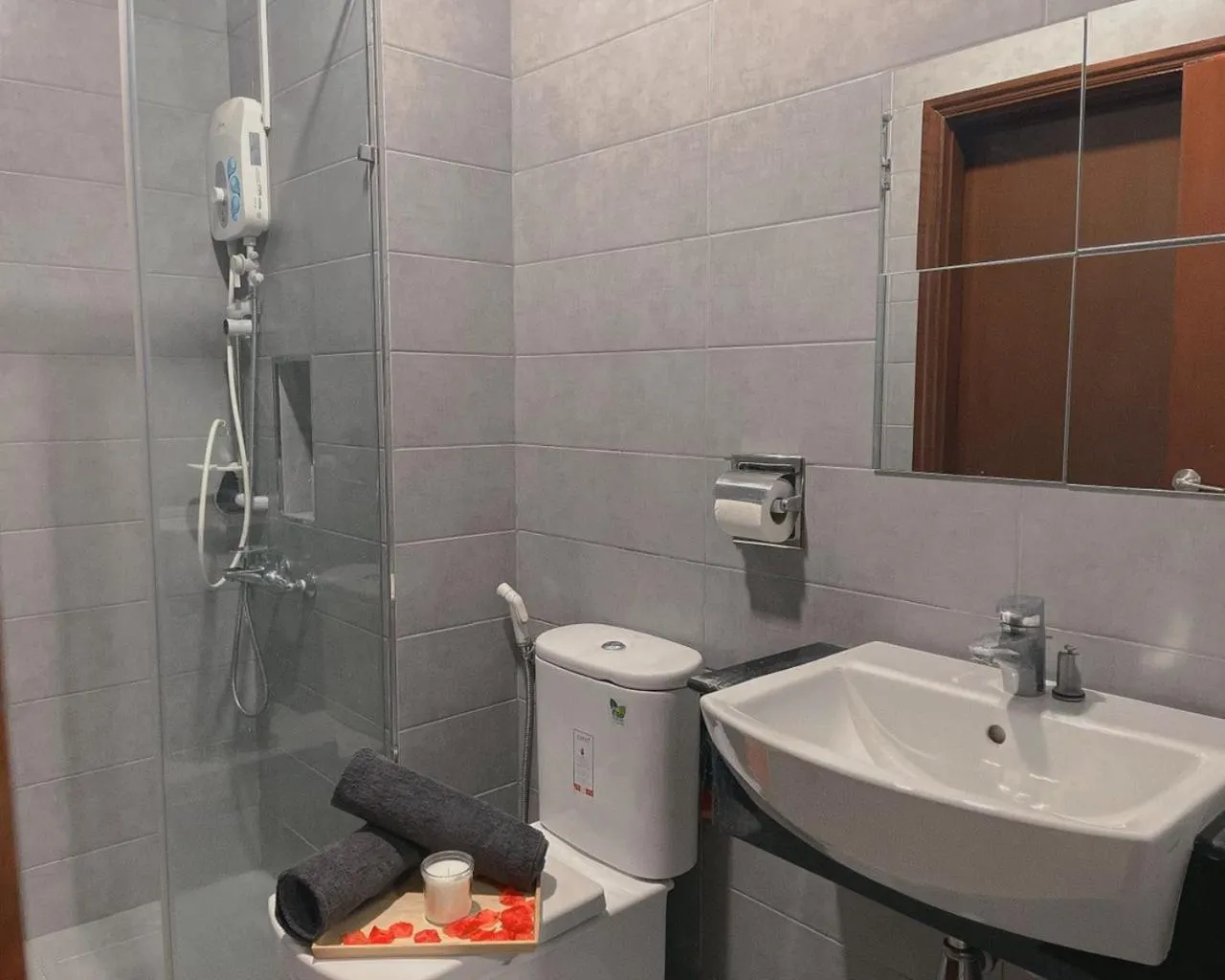 Bathroom in Paragon Suite Homestay by Antlerzone