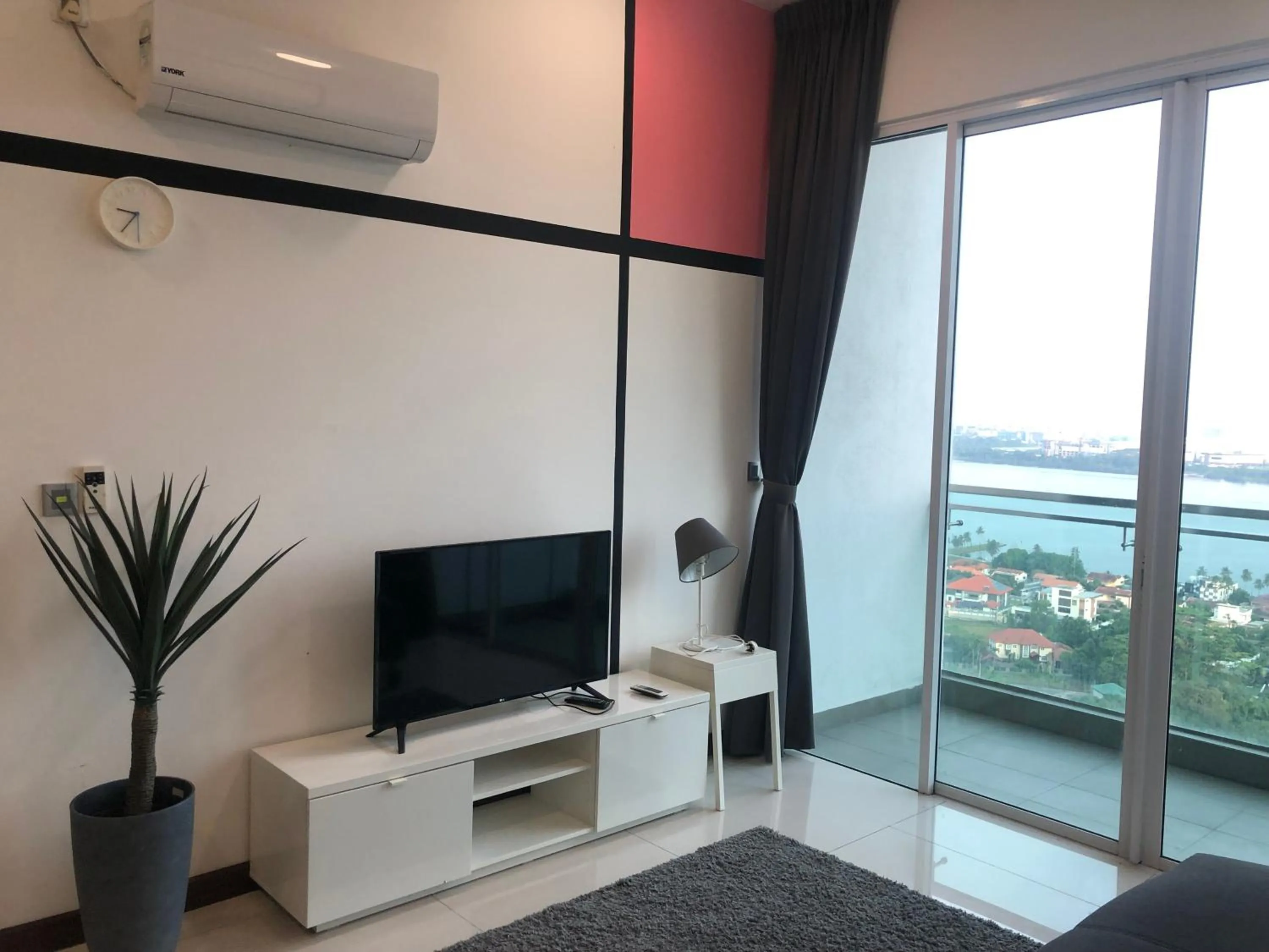 Communal lounge/ TV room in Paragon Suite Homestay by Antlerzone