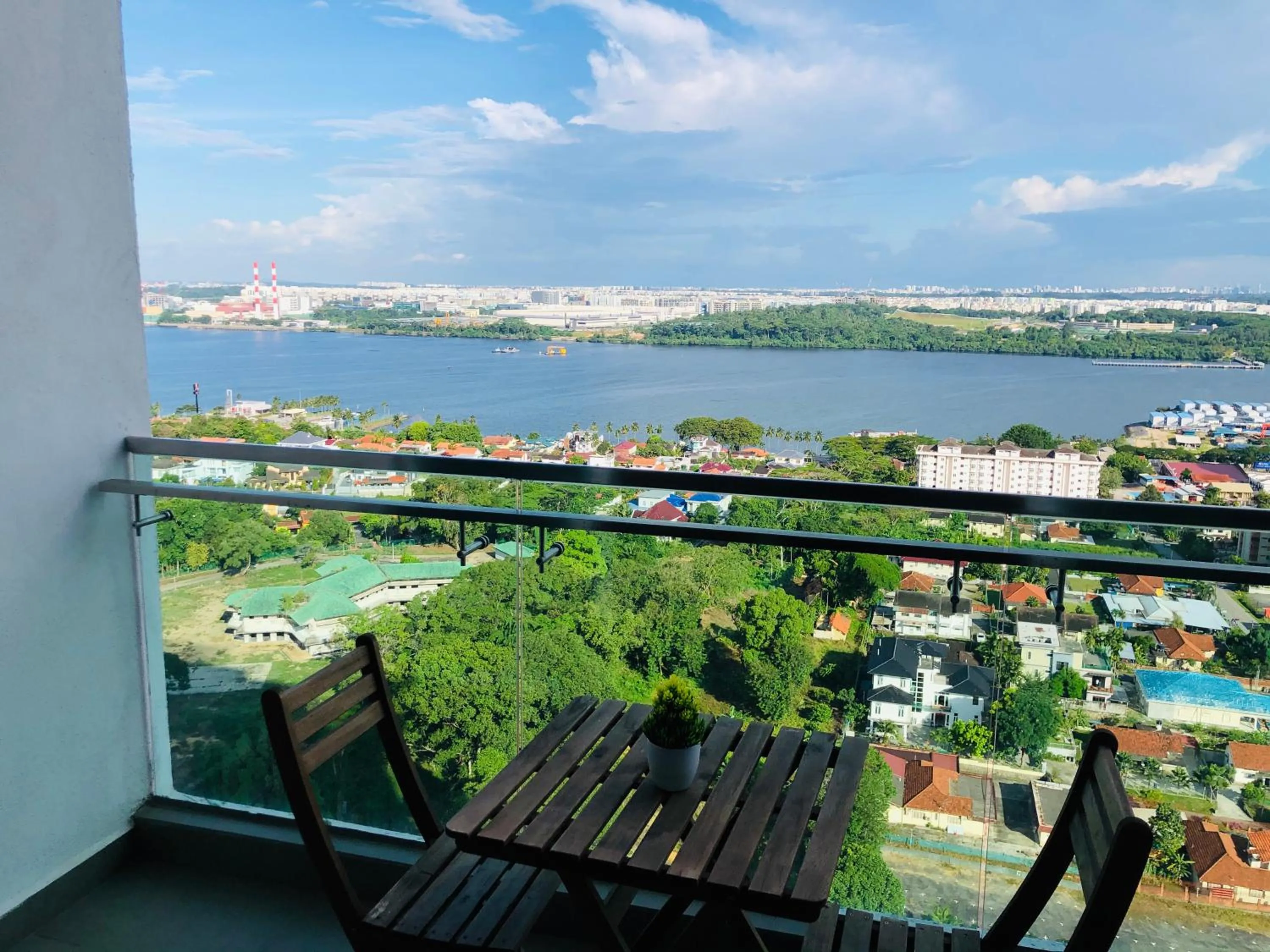 Balcony/Terrace in Paragon Suite Homestay by Antlerzone