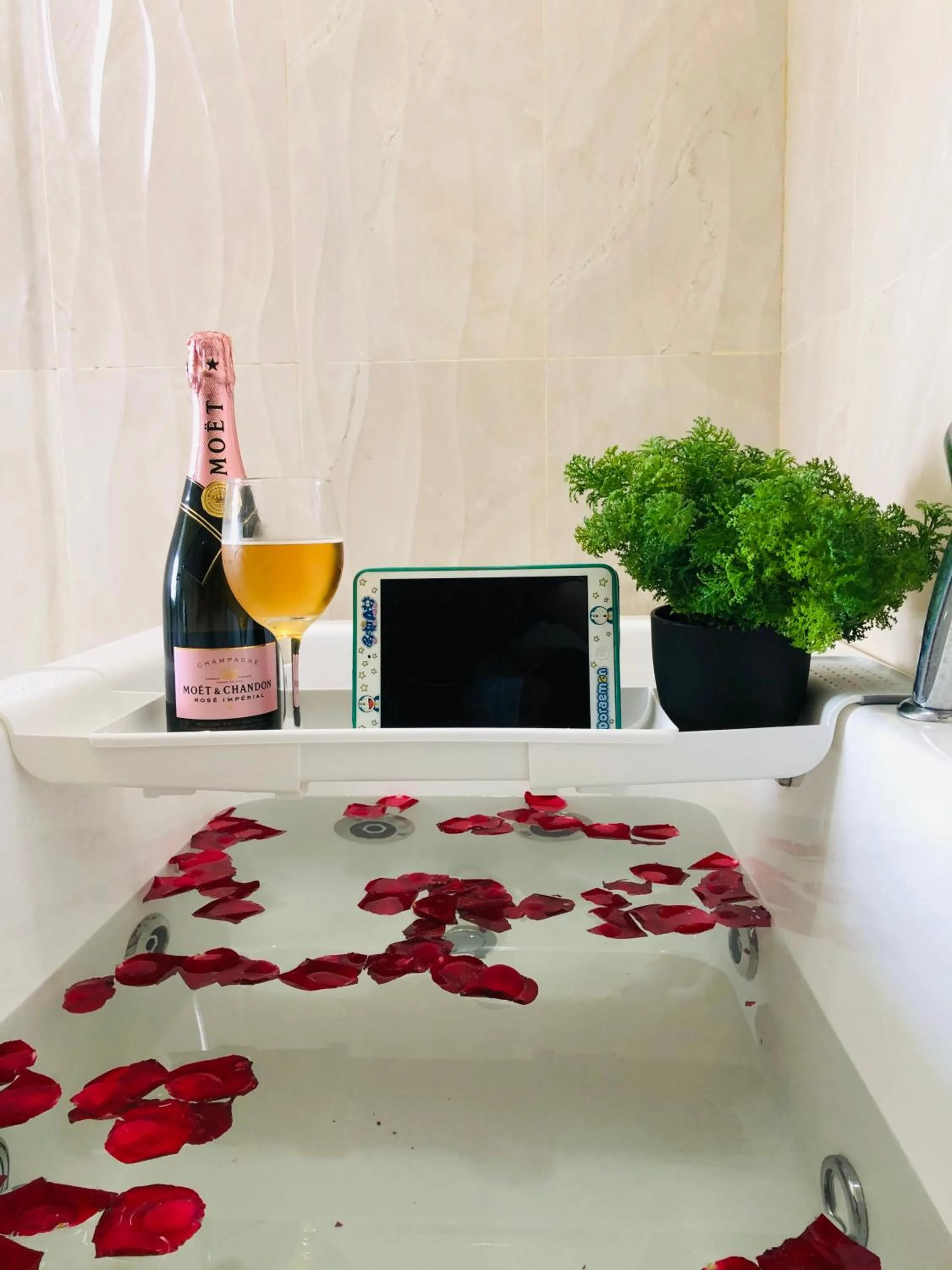 Bath in Paragon Suite Homestay by Antlerzone