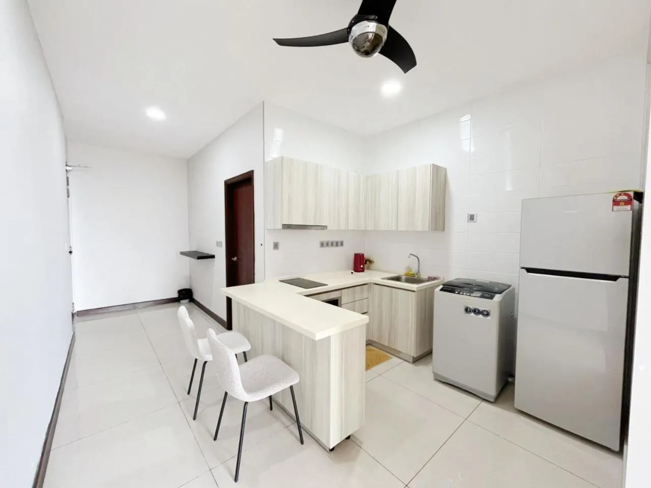 Kitchen or kitchenette in Paragon Suite Homestay by Antlerzone