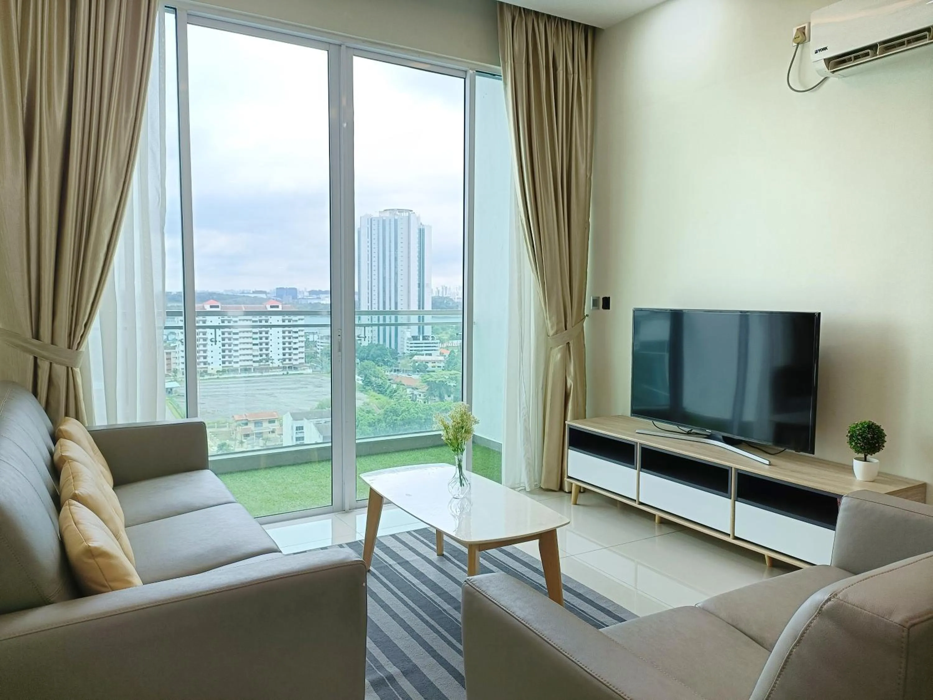 Living room in Paragon Suite Homestay by Antlerzone