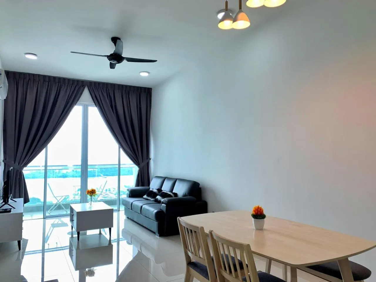 Living room in Paragon Suite Homestay by Antlerzone