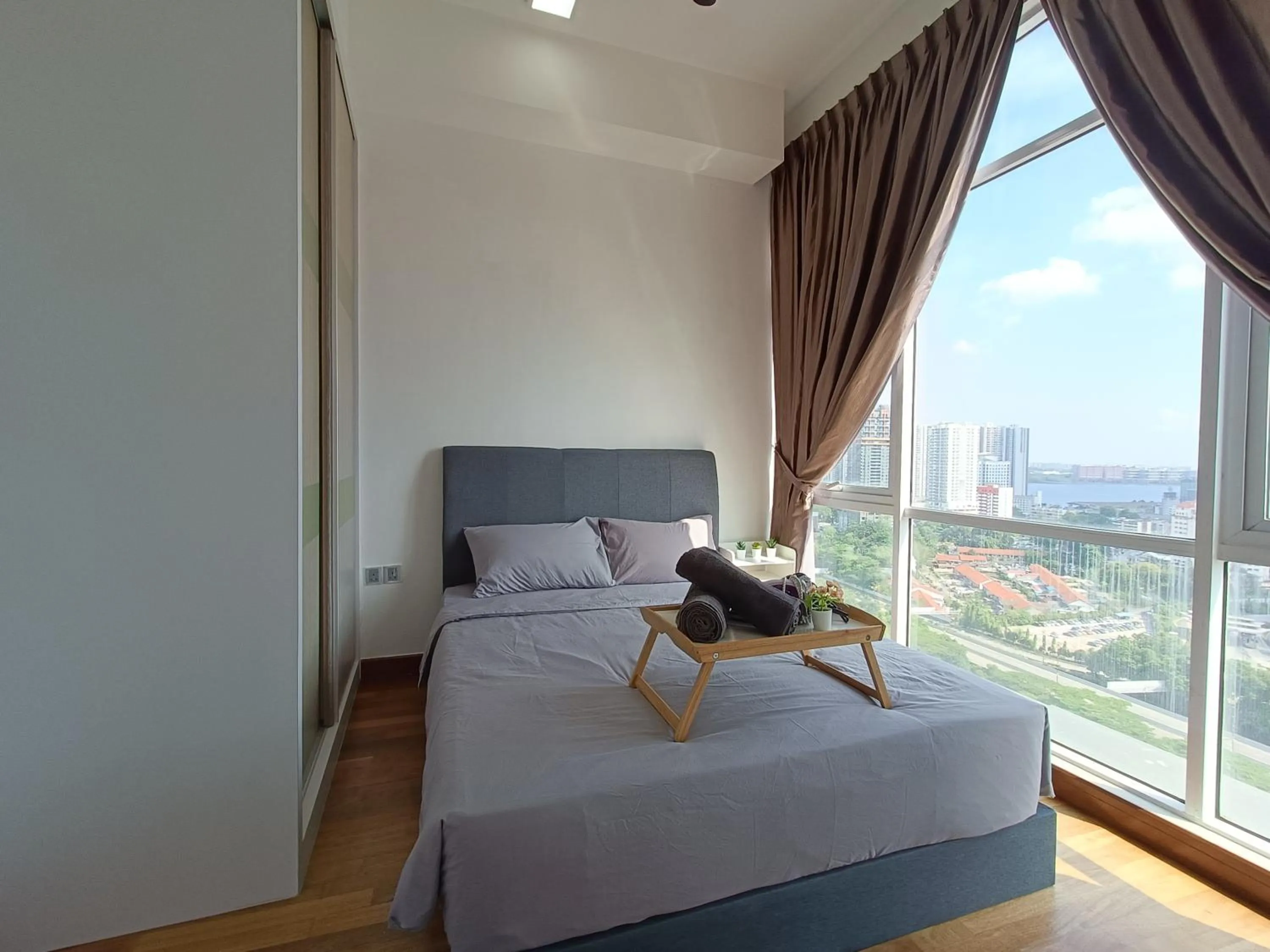 Bed in Paragon Suite Homestay by Antlerzone